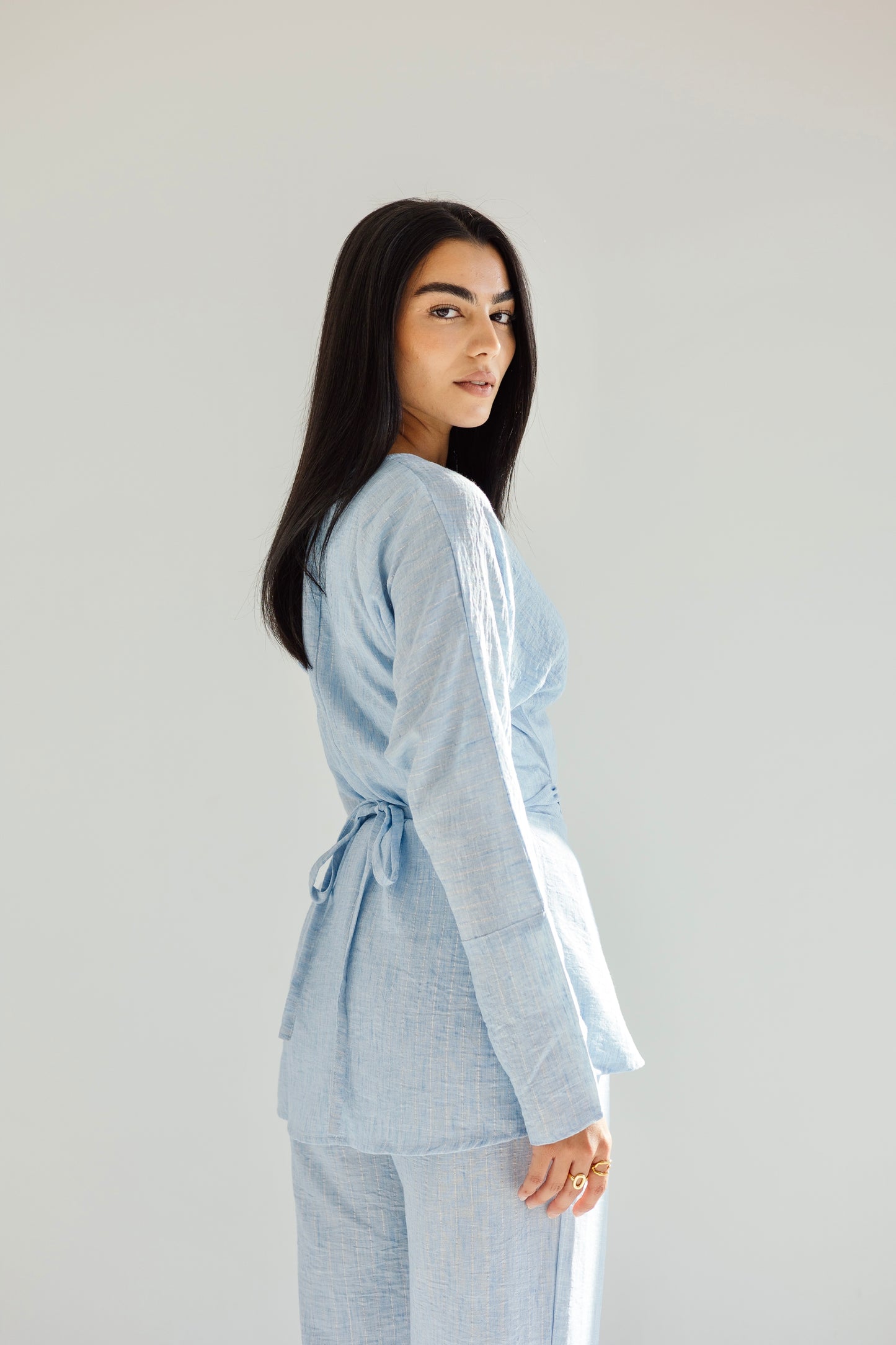 Shine lined wrap set in sky