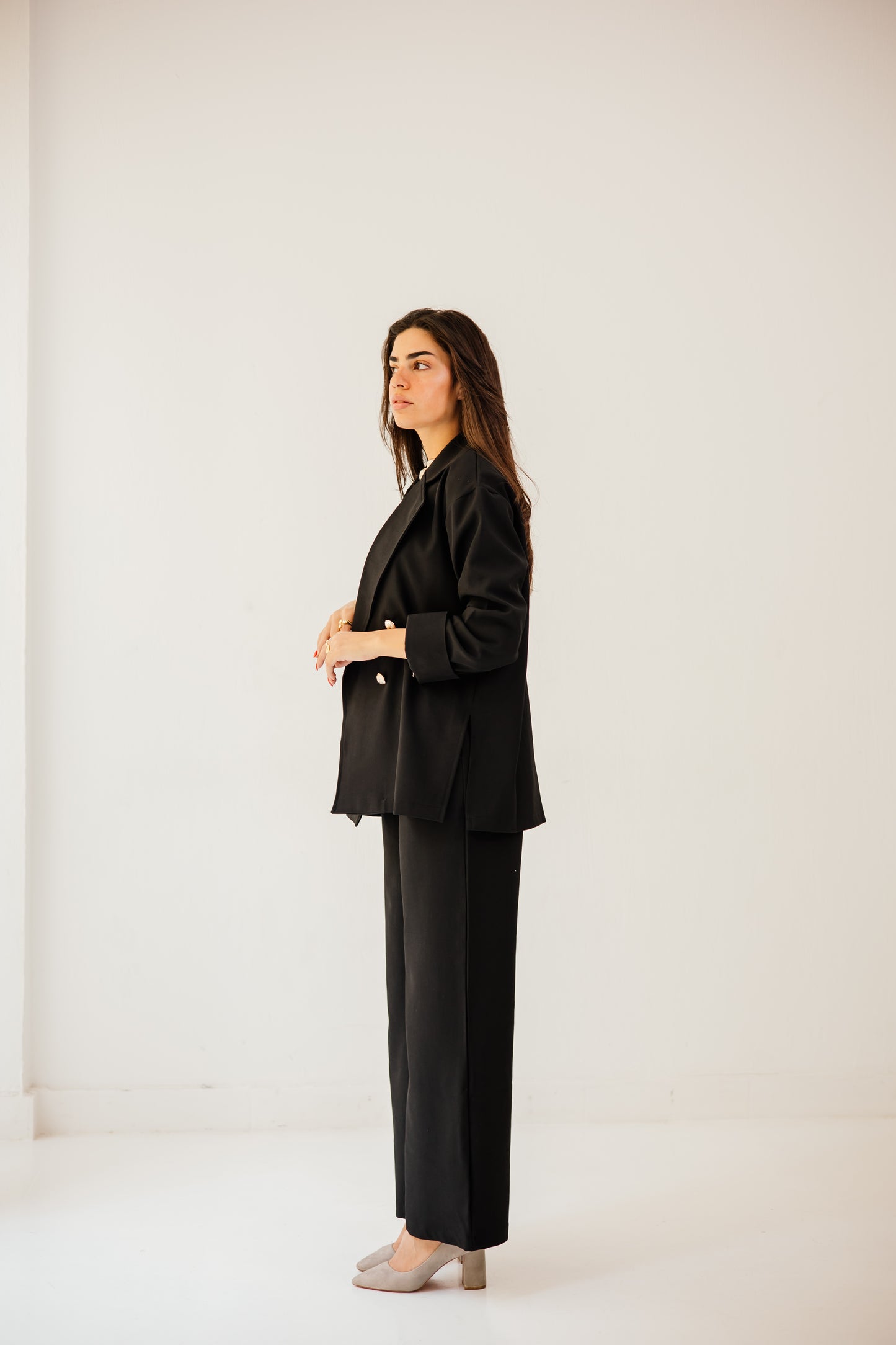 The iconic set in black