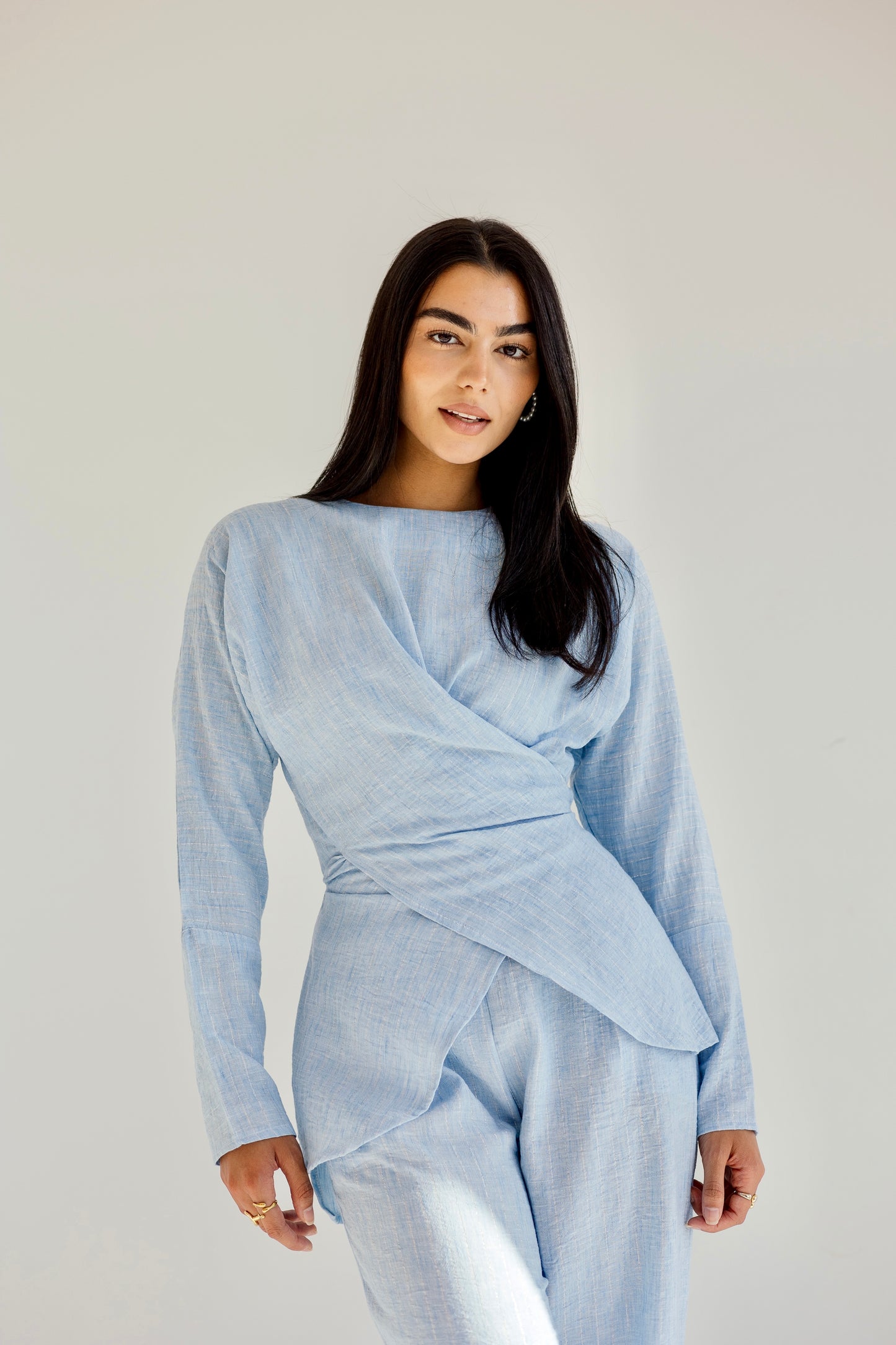 Shine lined wrap set in sky