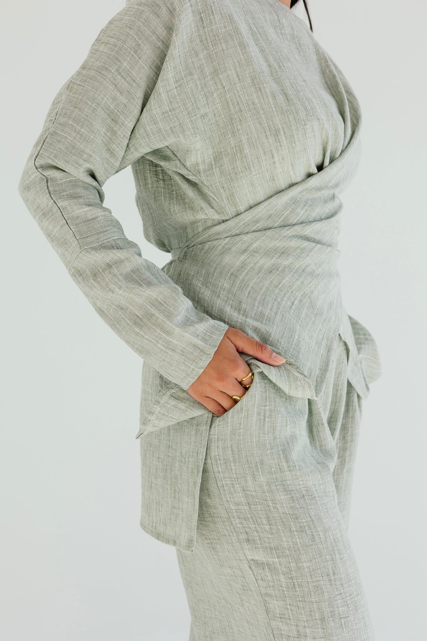 Shine lined wrap set in olive