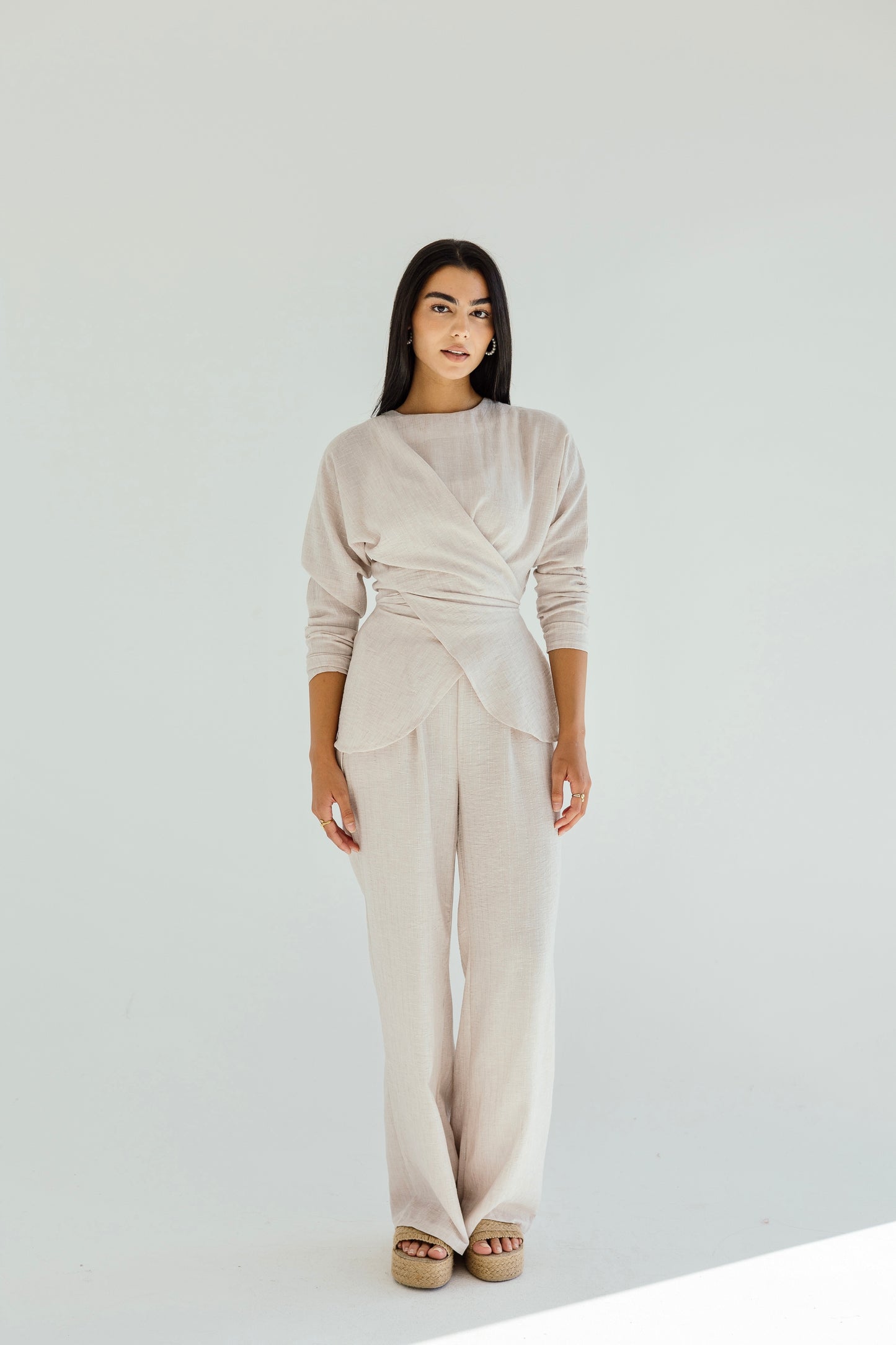 Shine lined wrap set in grayish