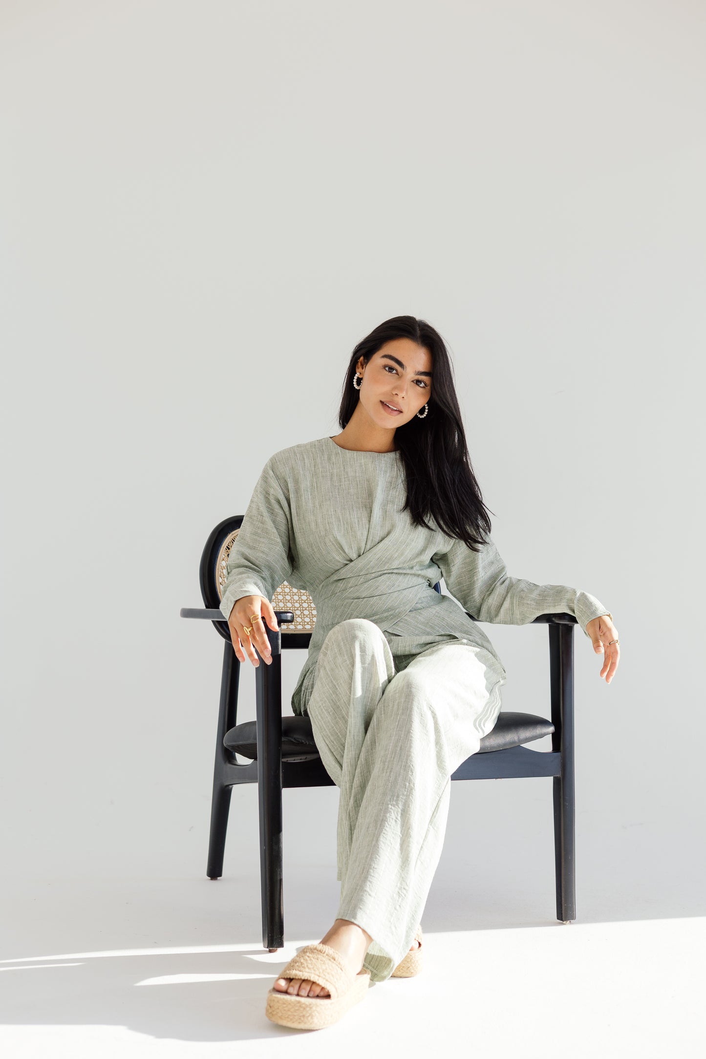 Shine lined wrap set in olive