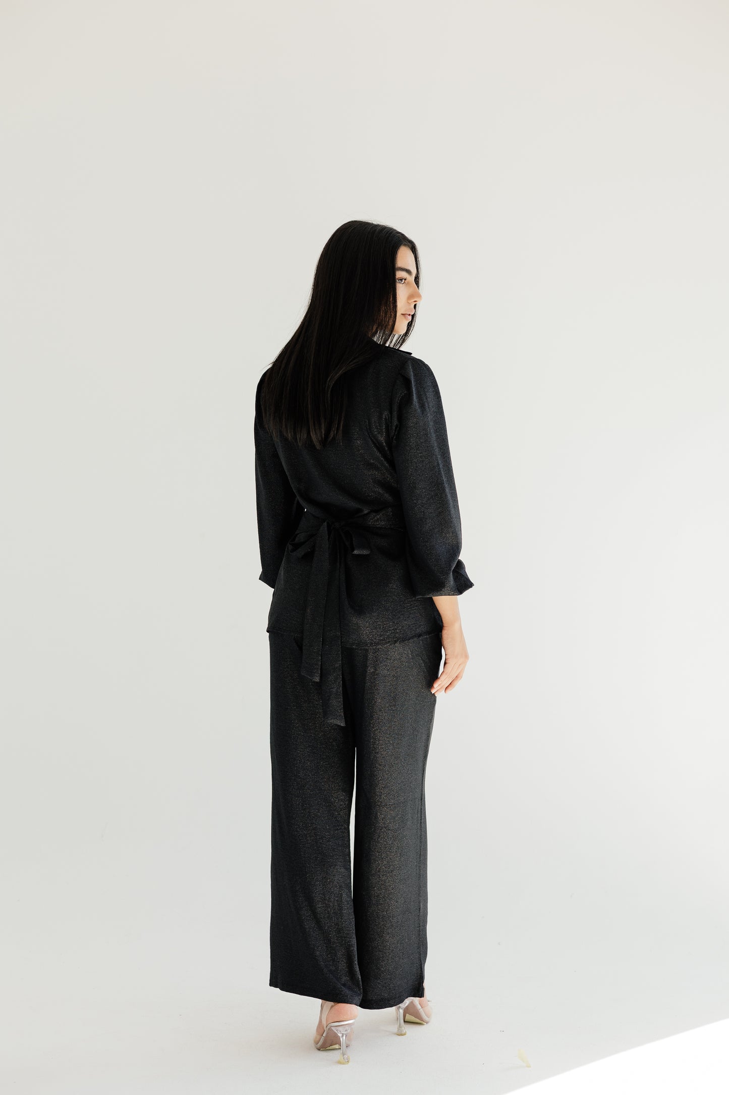 Dazzle shimmer set in black