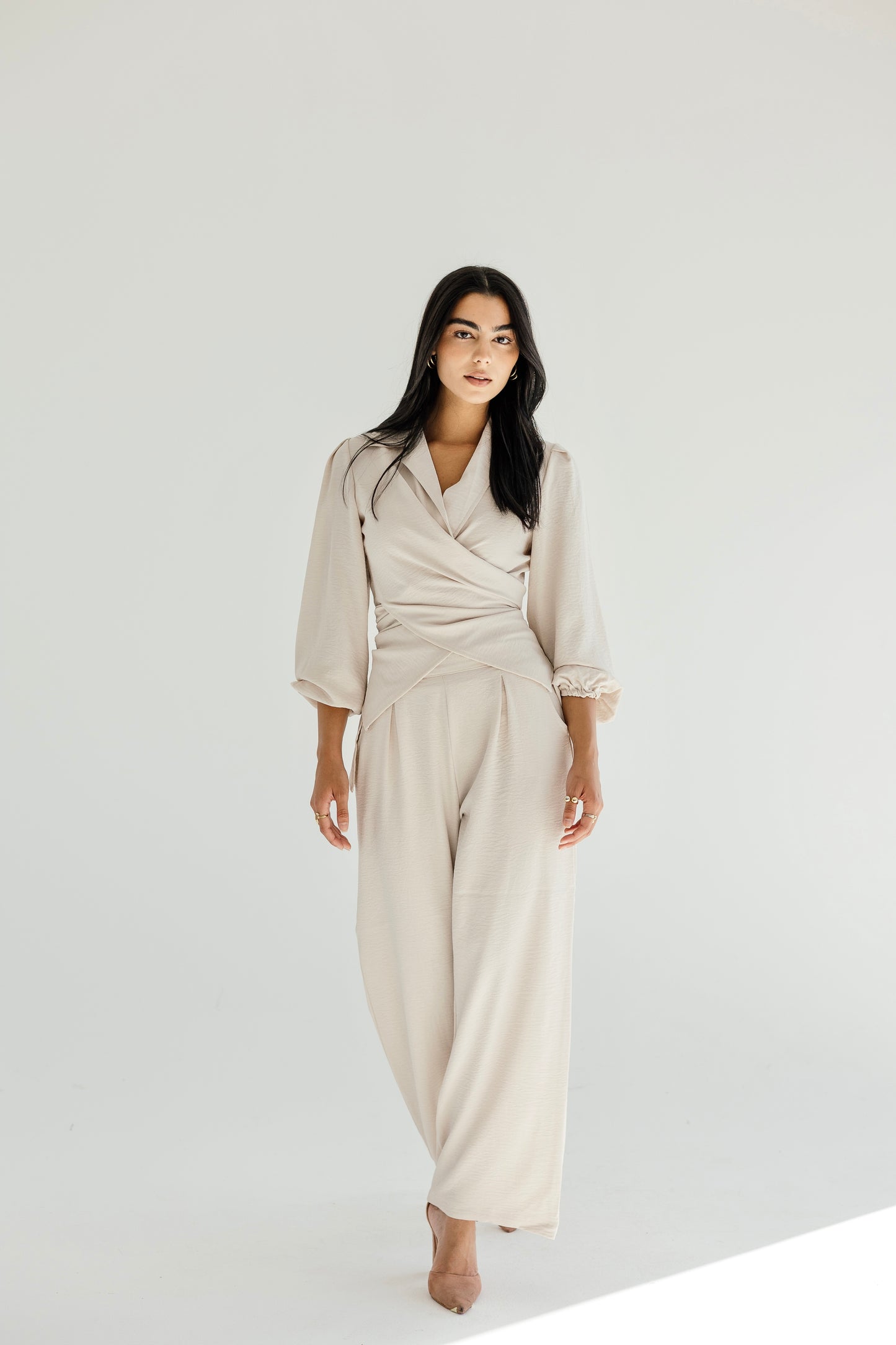 Dazzle shimmer set in beige