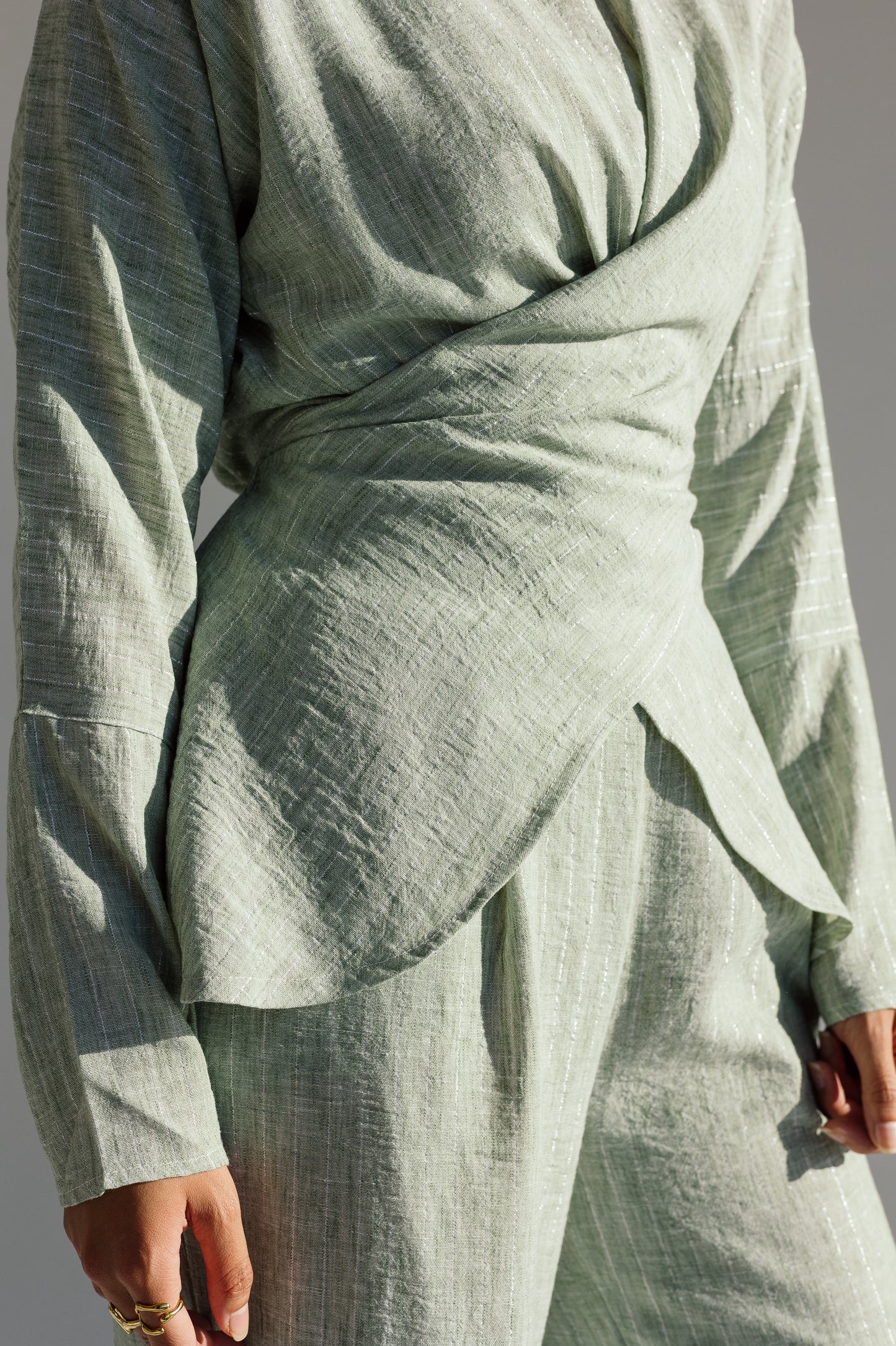 Shine lined wrap set in olive