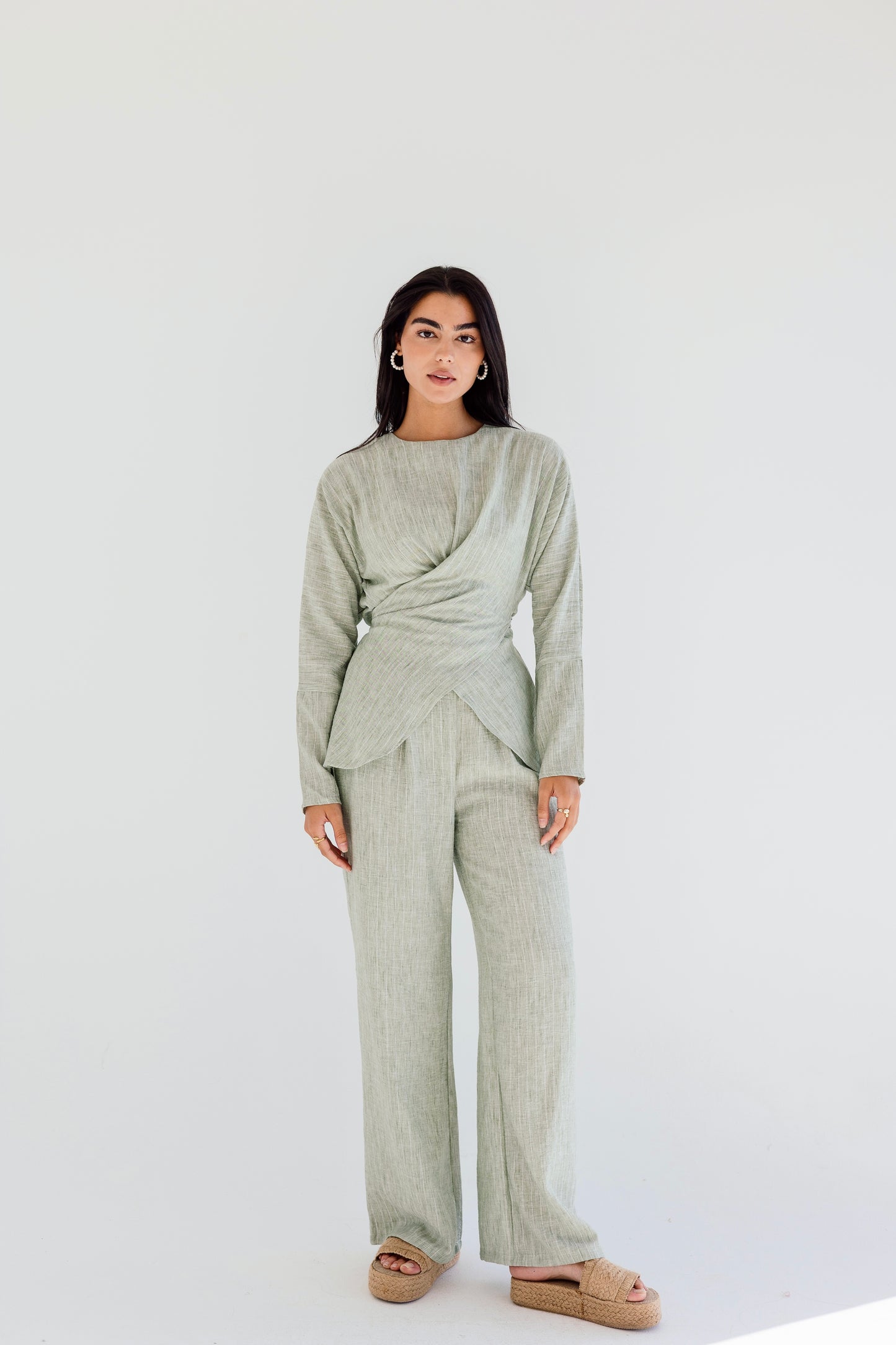 Shine lined wrap set in olive
