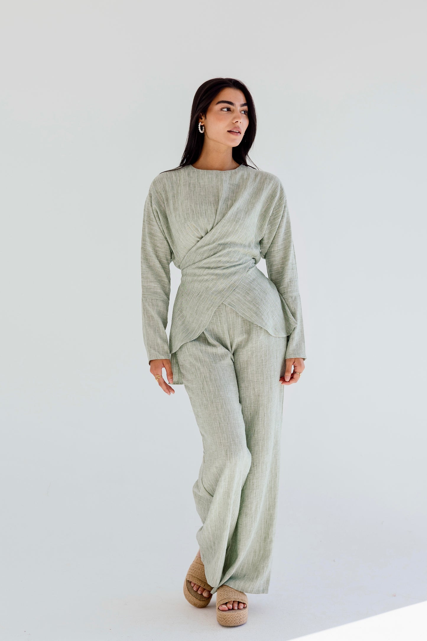 Shine lined wrap set in olive
