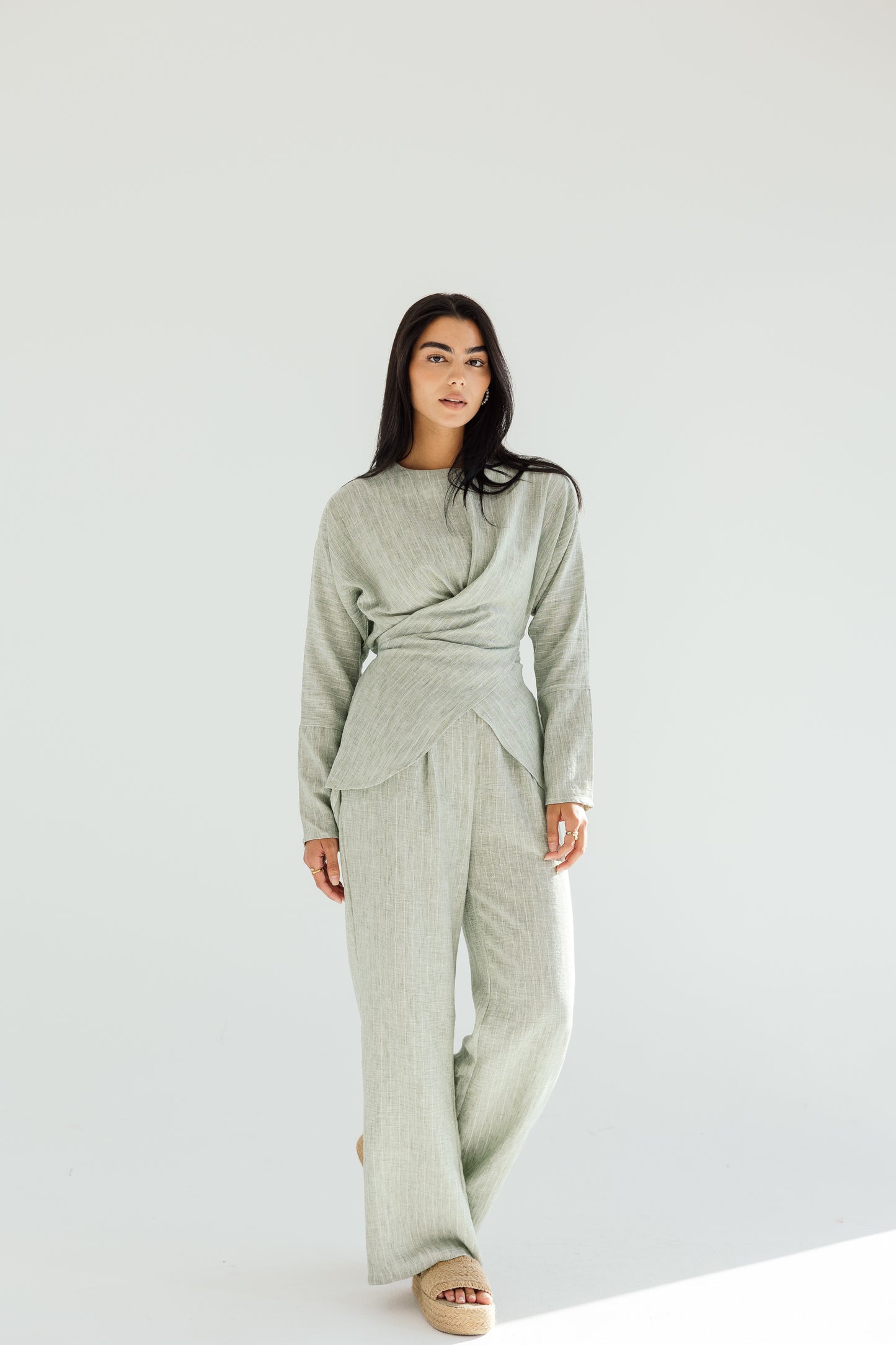 Shine lined wrap set in olive