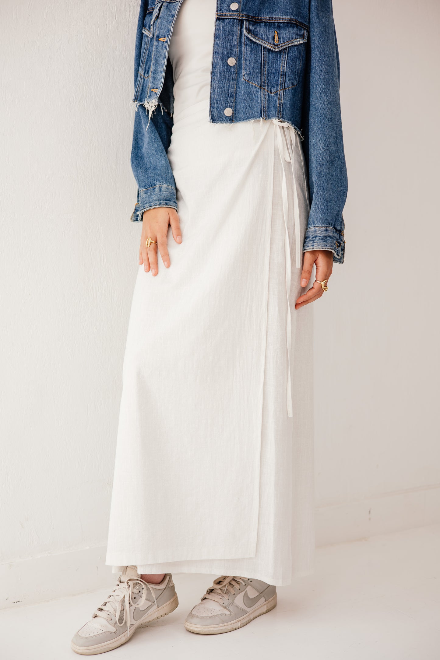 The wrap skirt in white