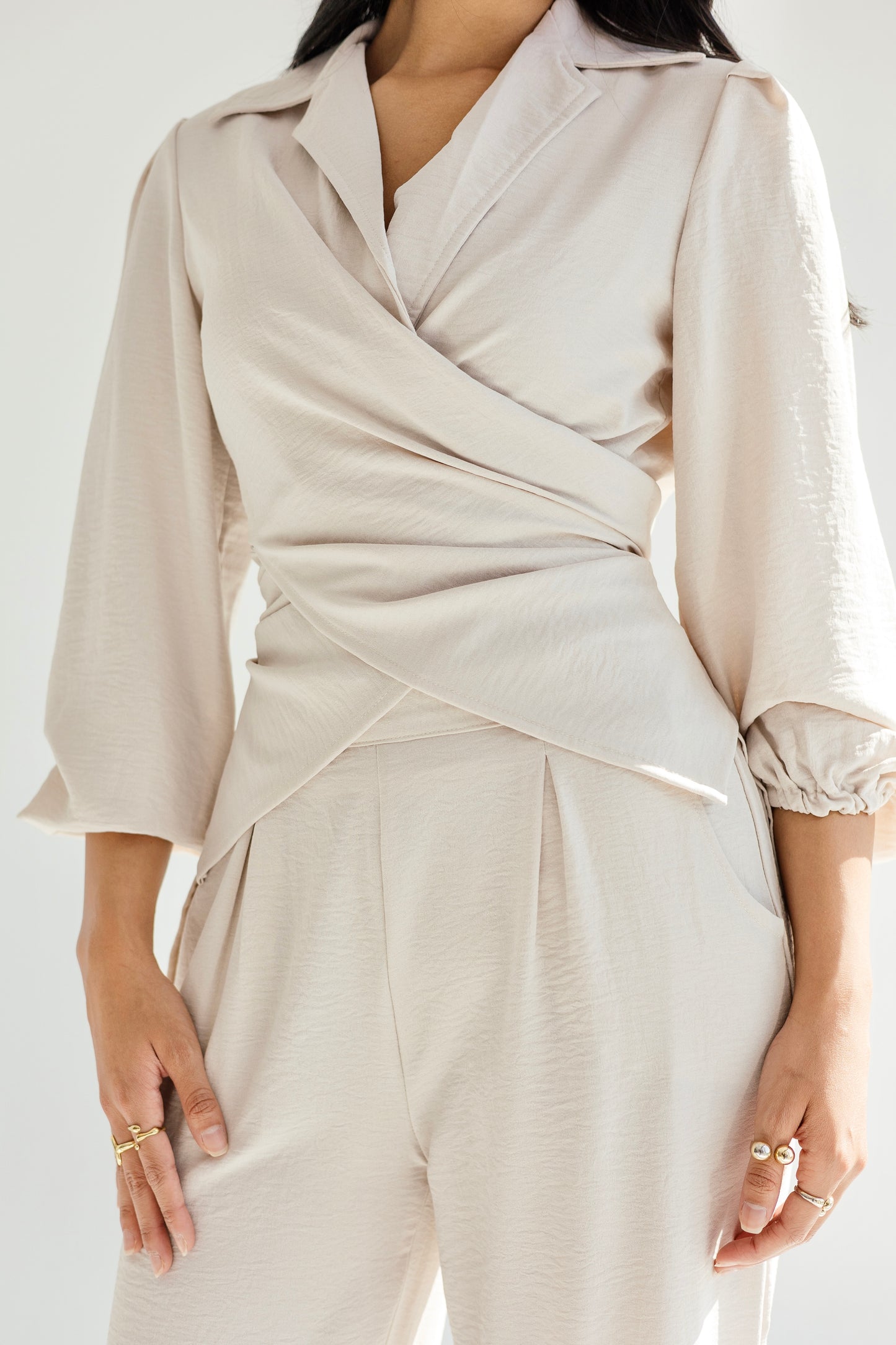 Dazzle shimmer set in beige