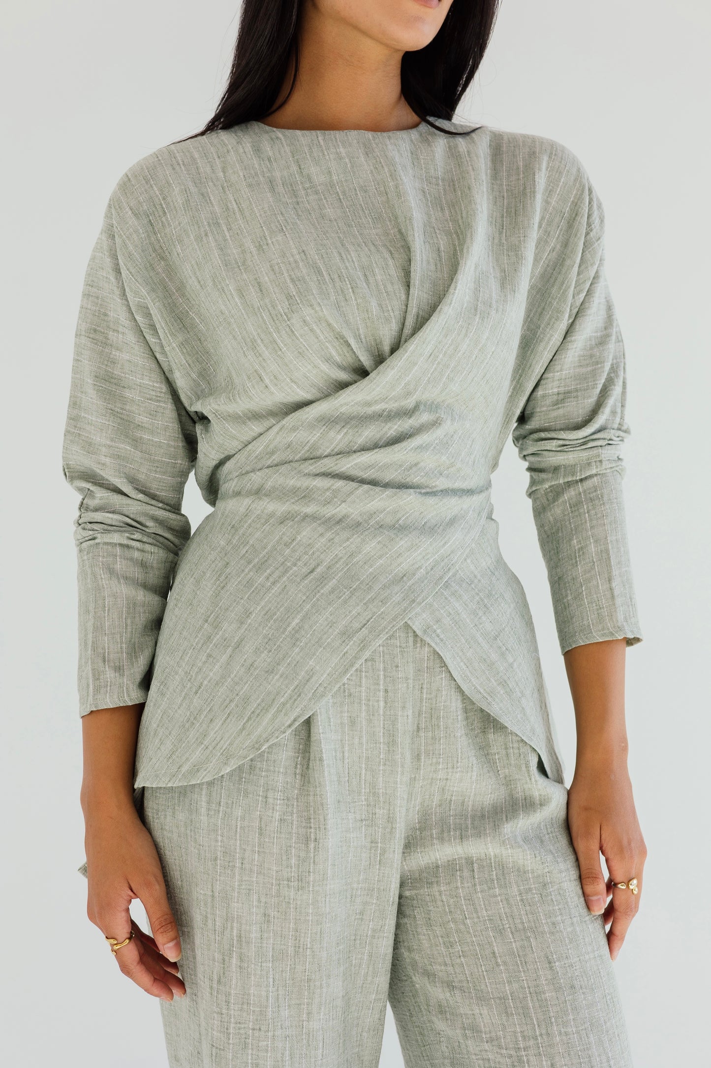 Shine lined wrap set in olive