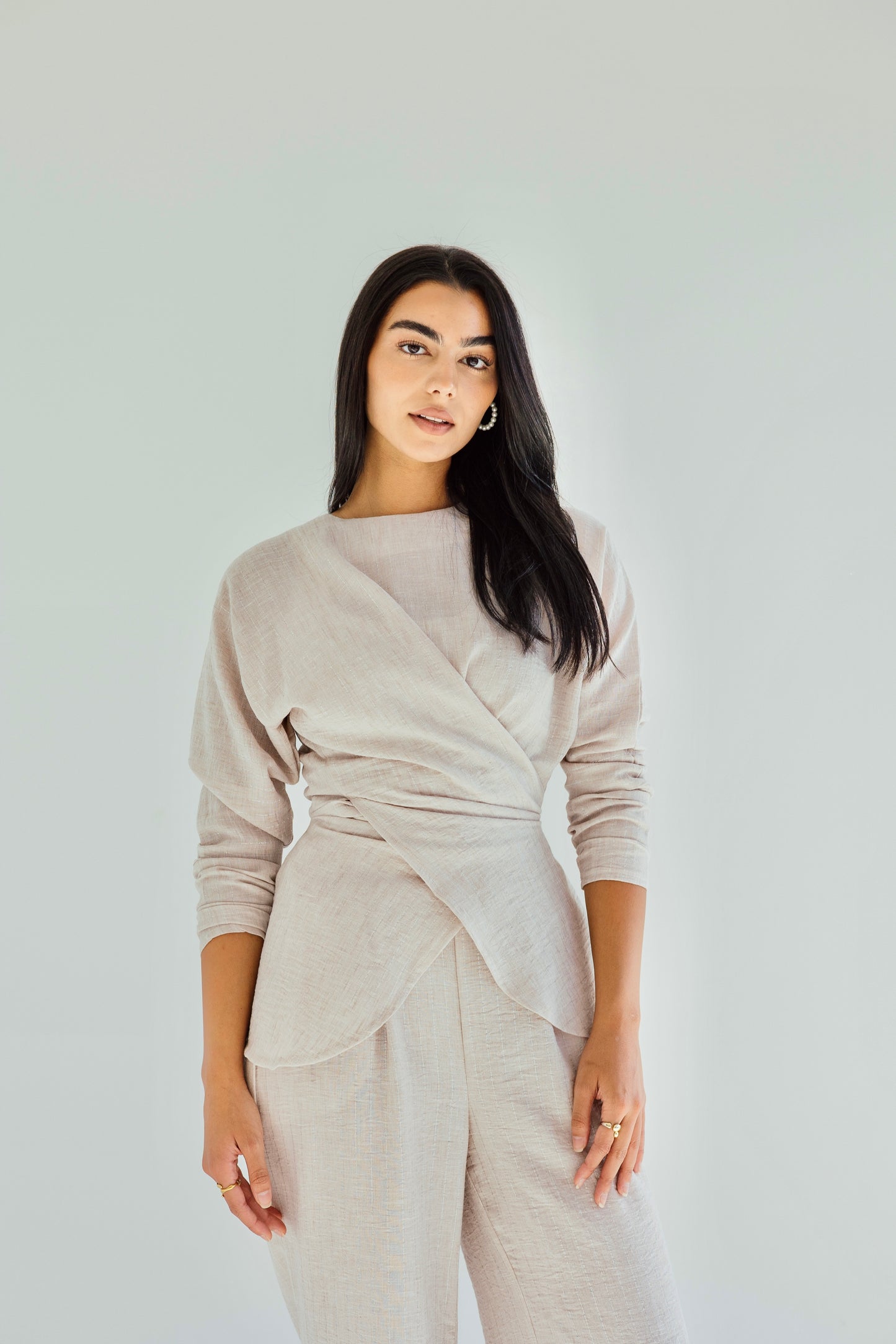 Shine lined wrap set in grayish