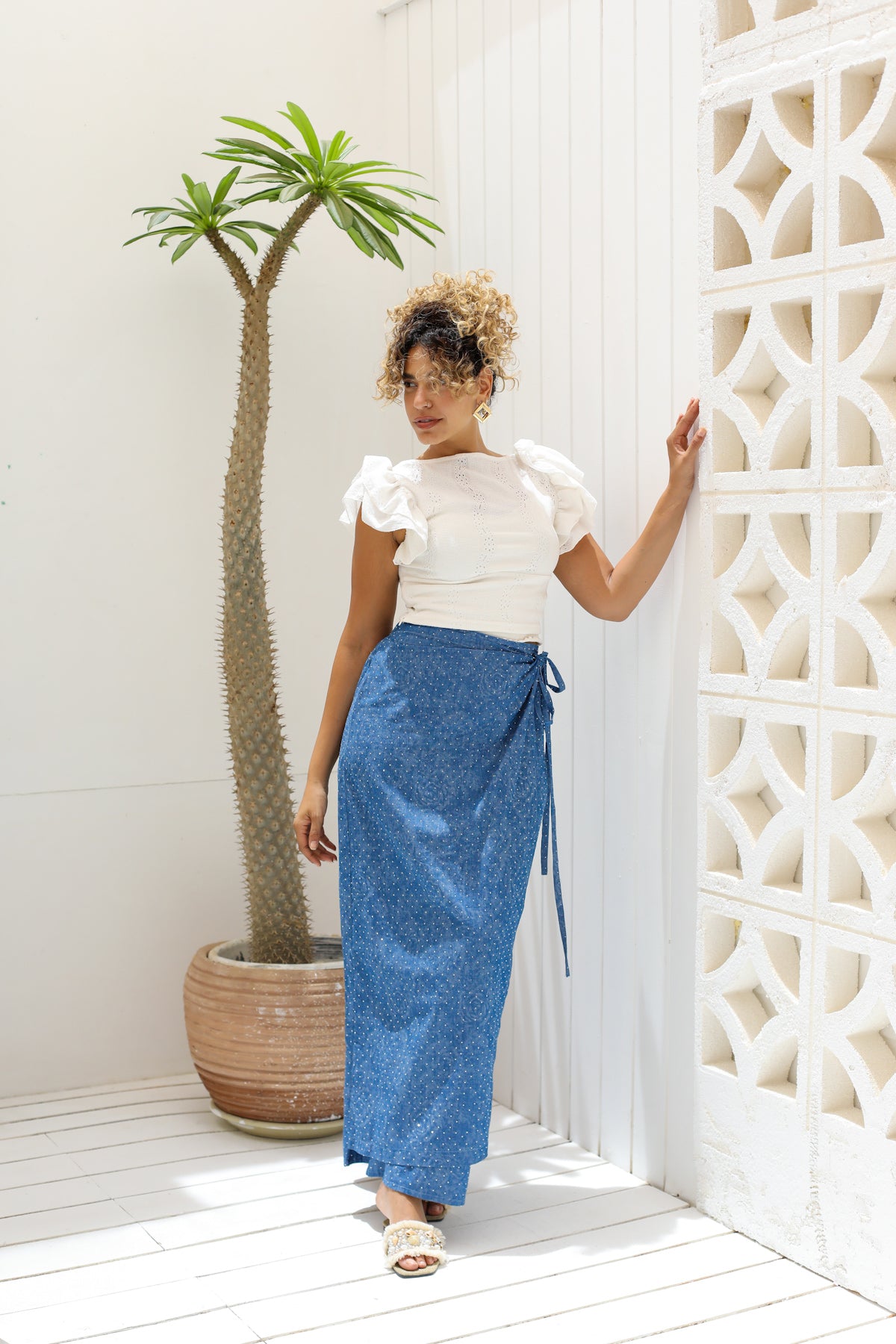 Wrap skirt in dark denim