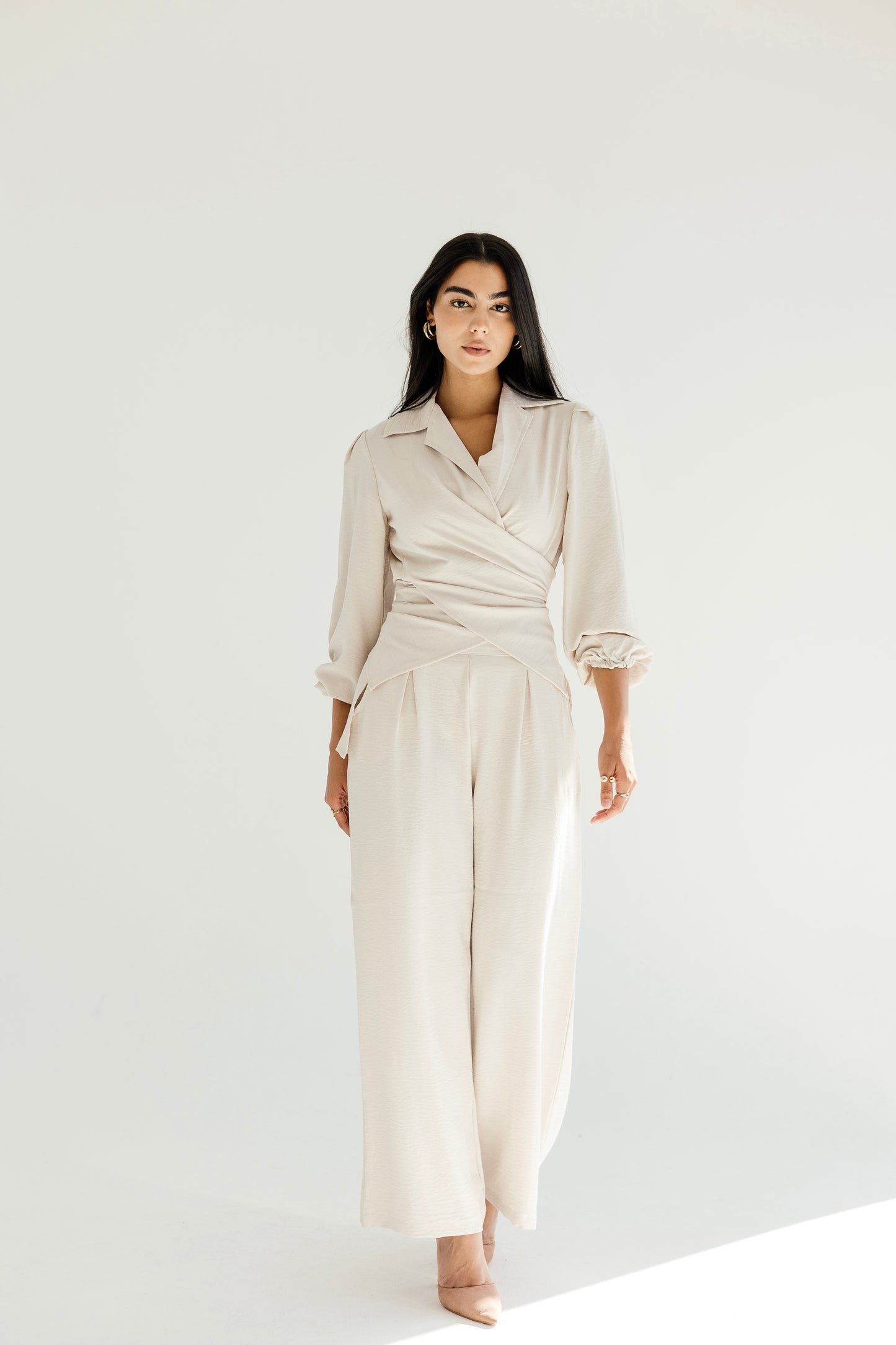 Dazzle shimmer set in beige