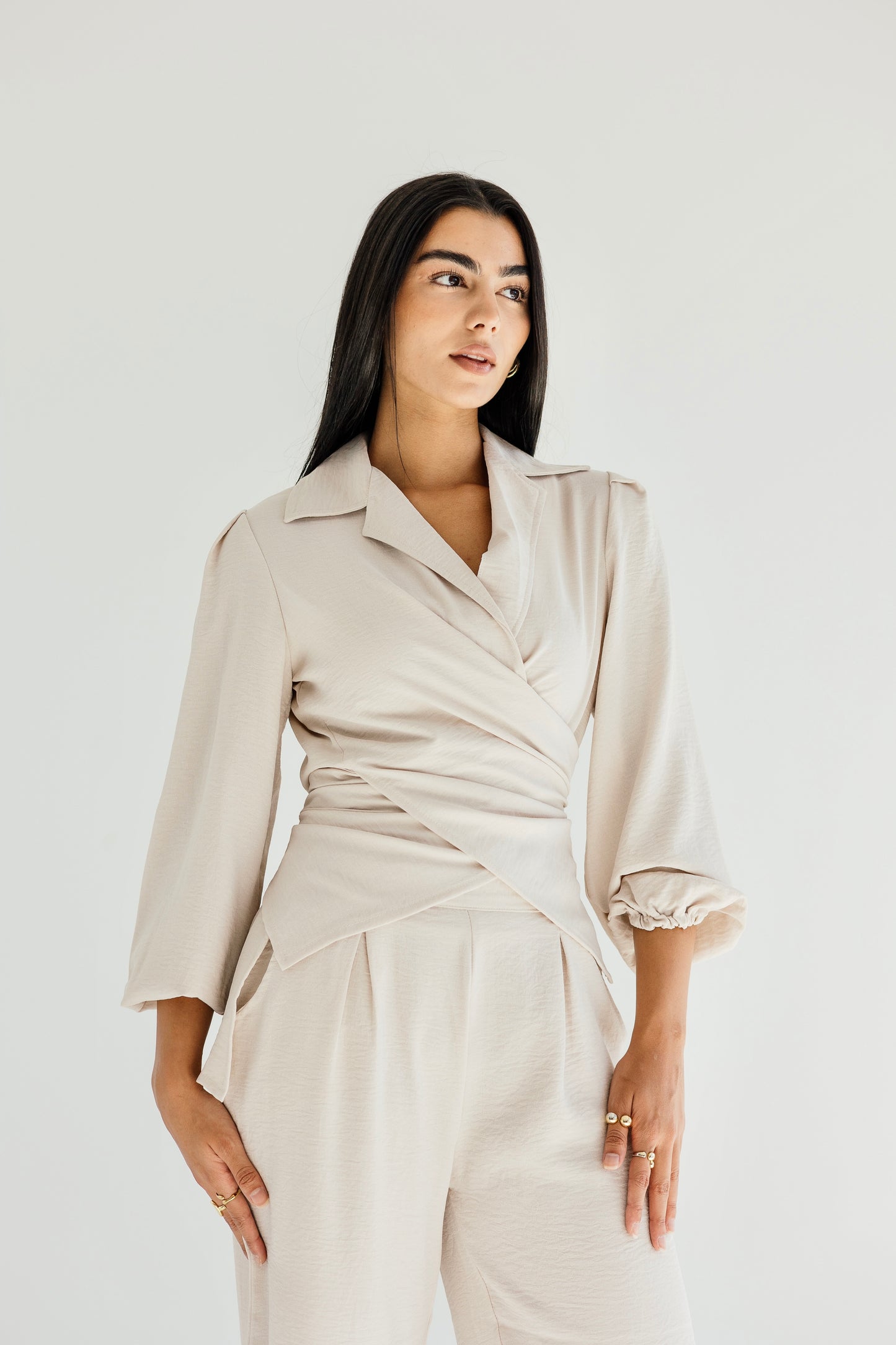 Dazzle shimmer set in beige