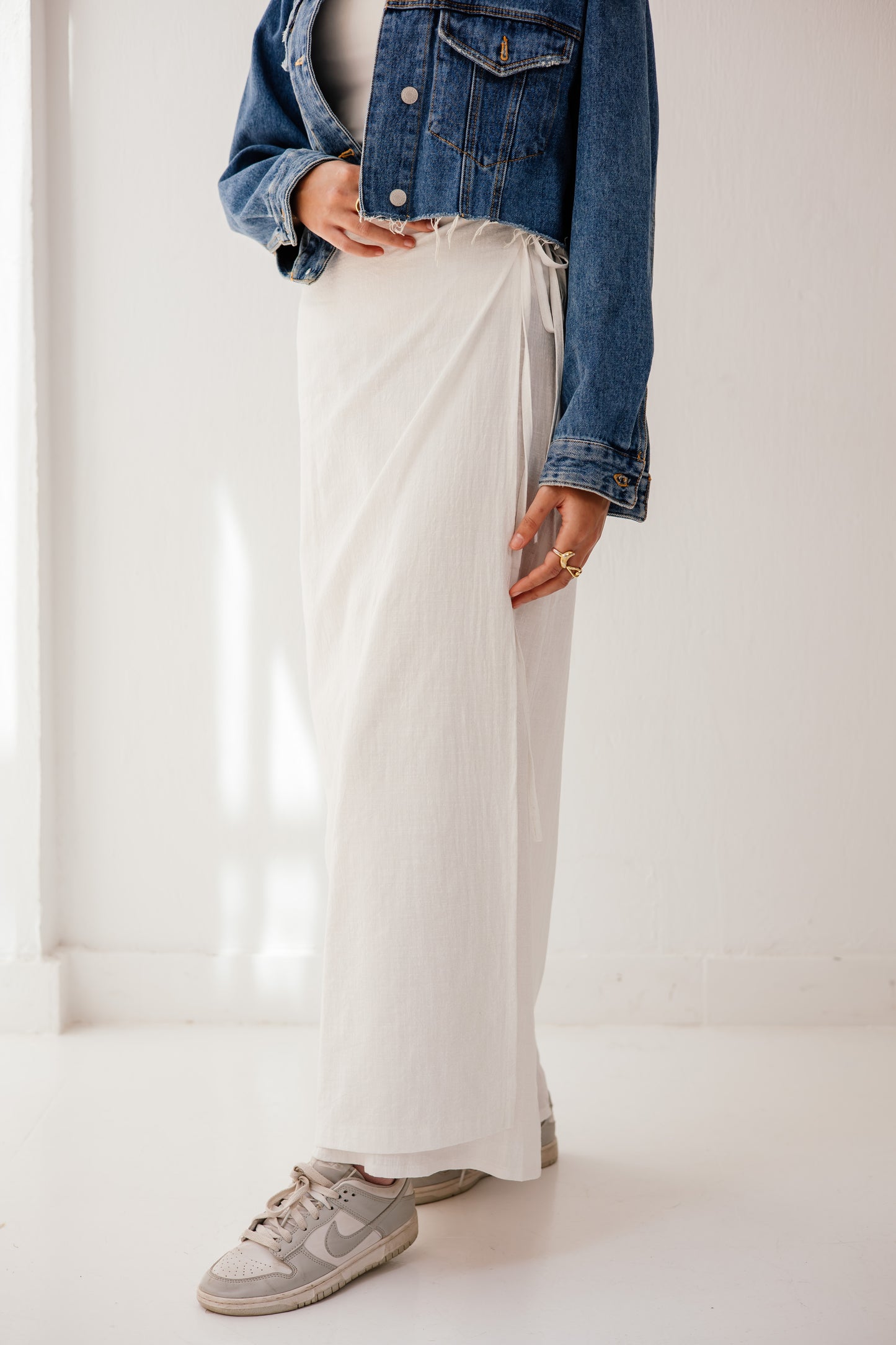 The wrap skirt in white