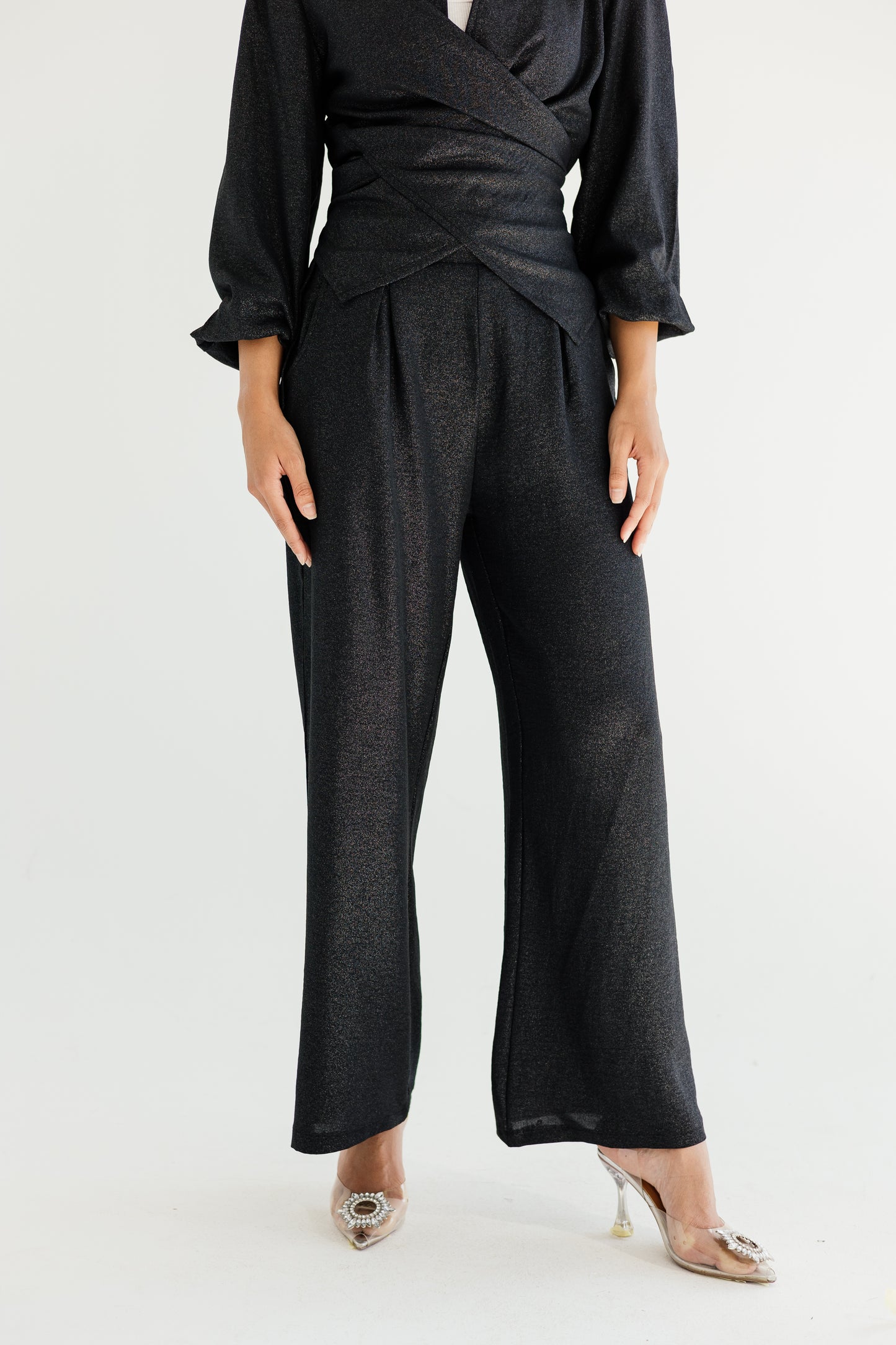 Dazzle shimmer set in black