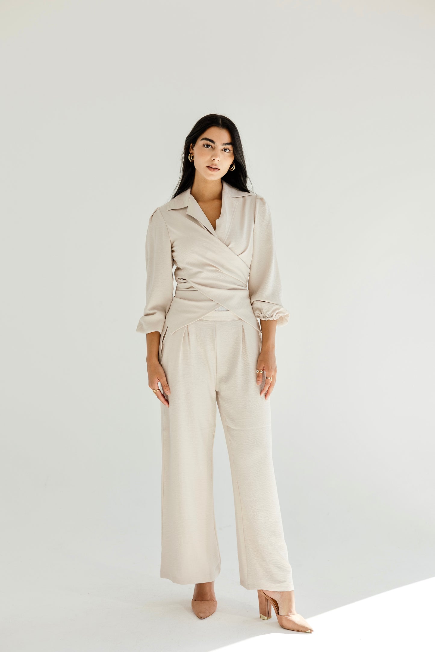 Dazzle shimmer set in beige