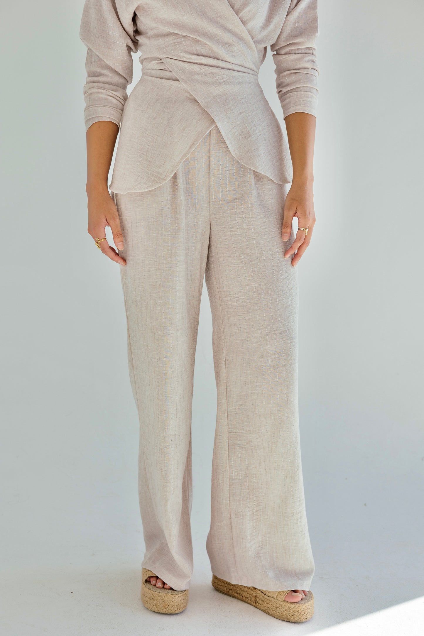 Shine lined wrap set in grayish