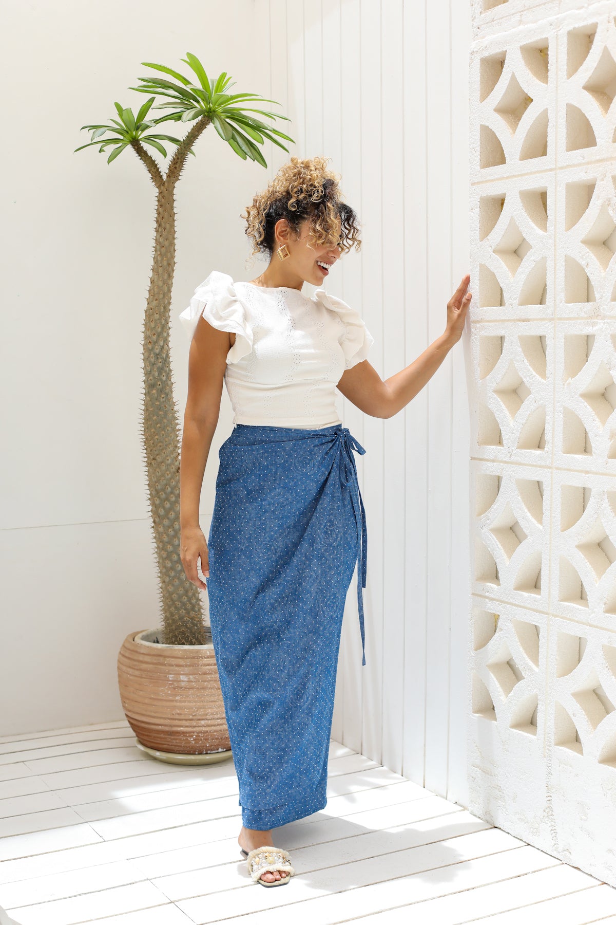 Wrap skirt in dark denim