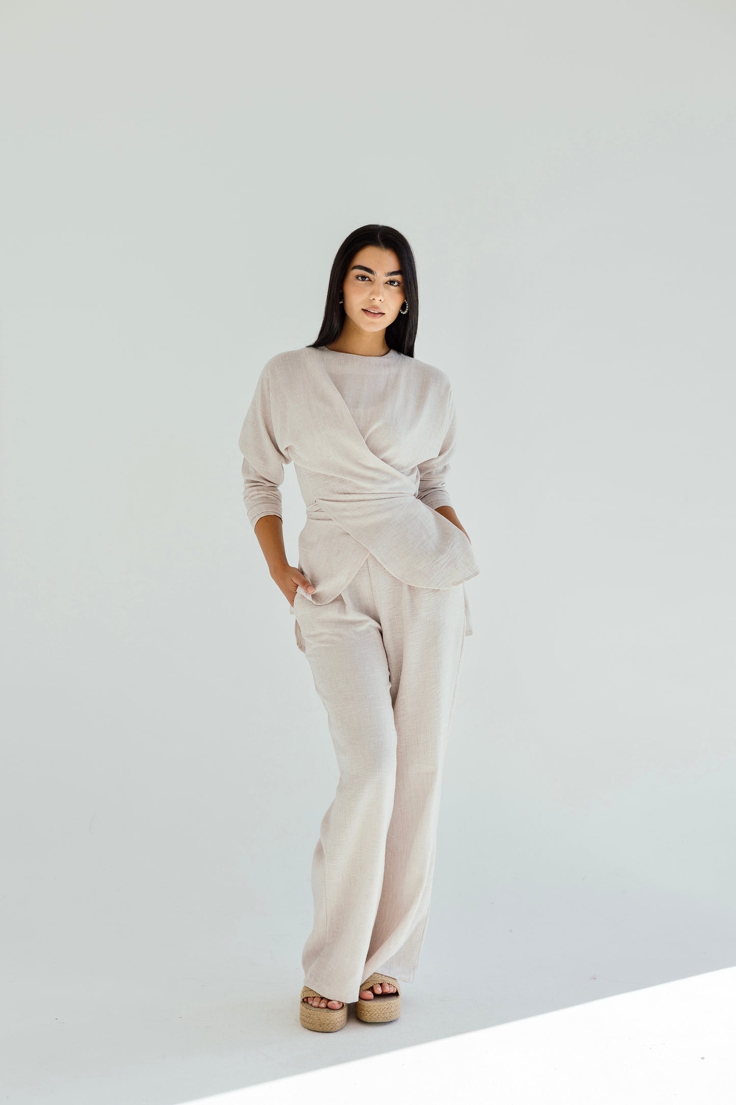 Shine lined wrap set in grayish
