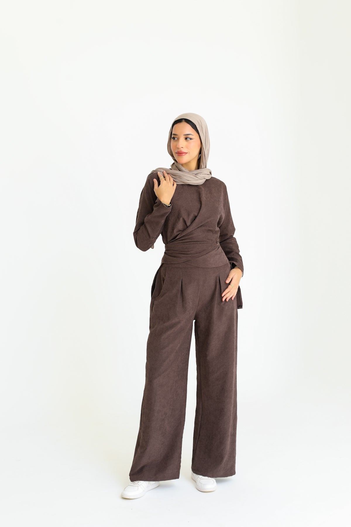 The wrap set in brown