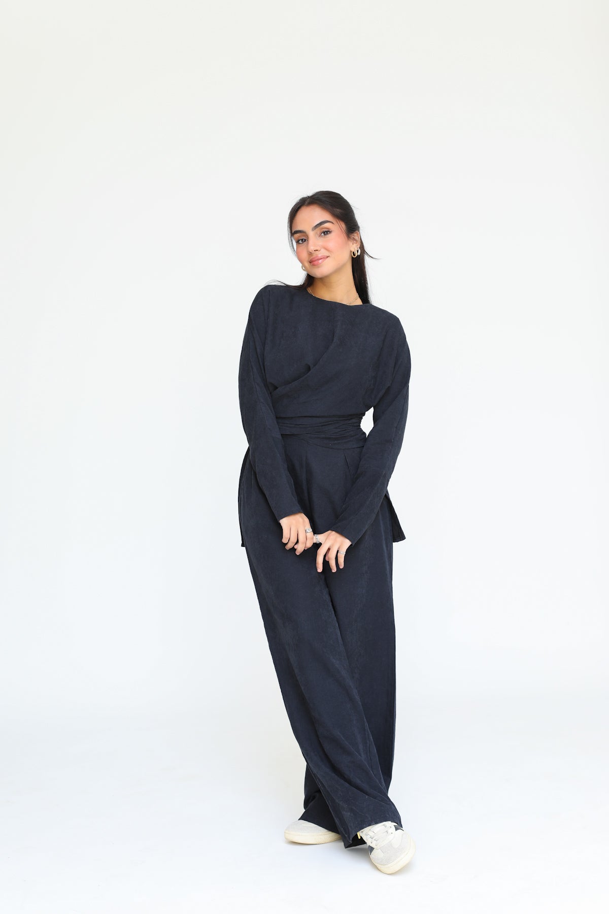 The wrap set in black