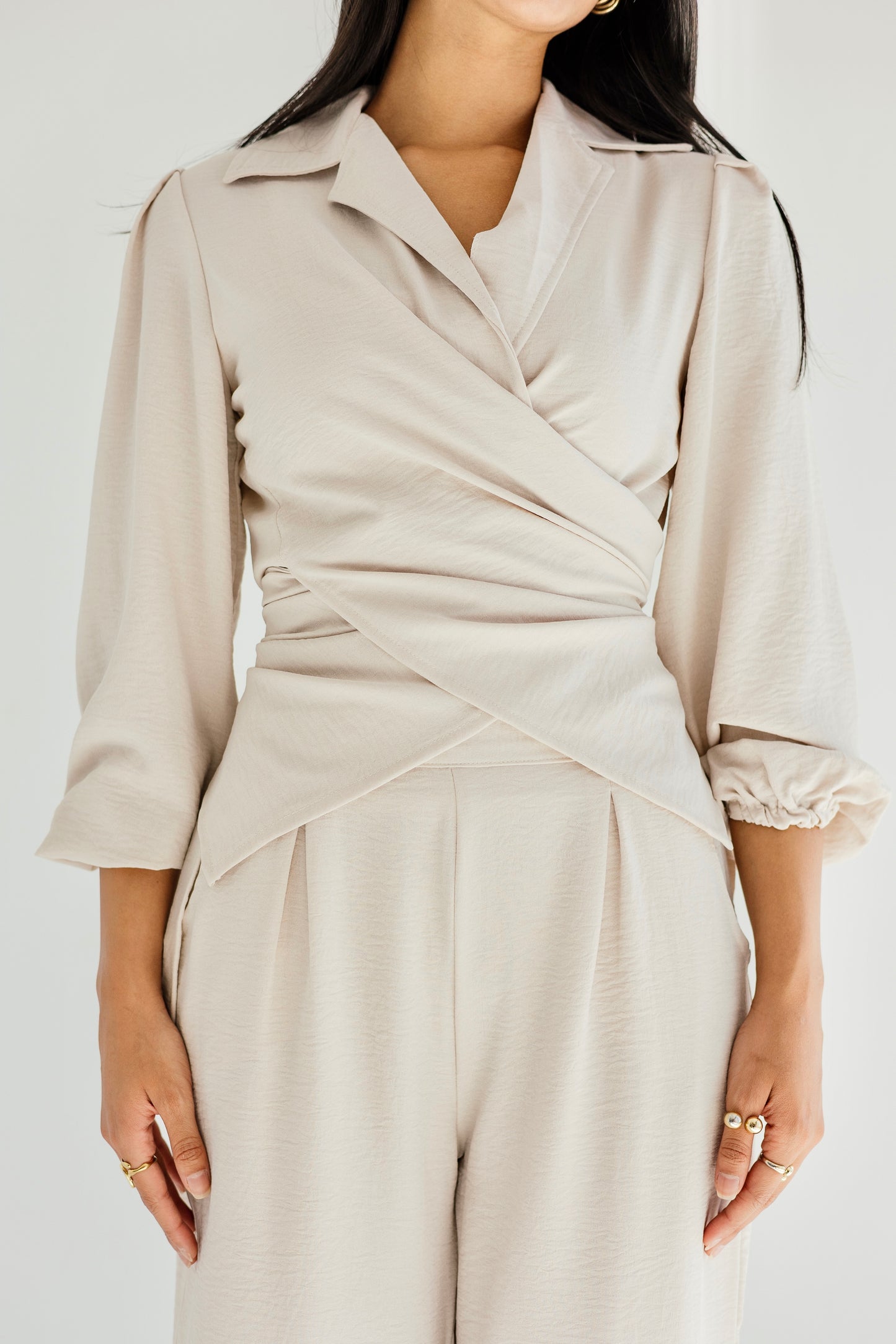 Dazzle shimmer set in beige