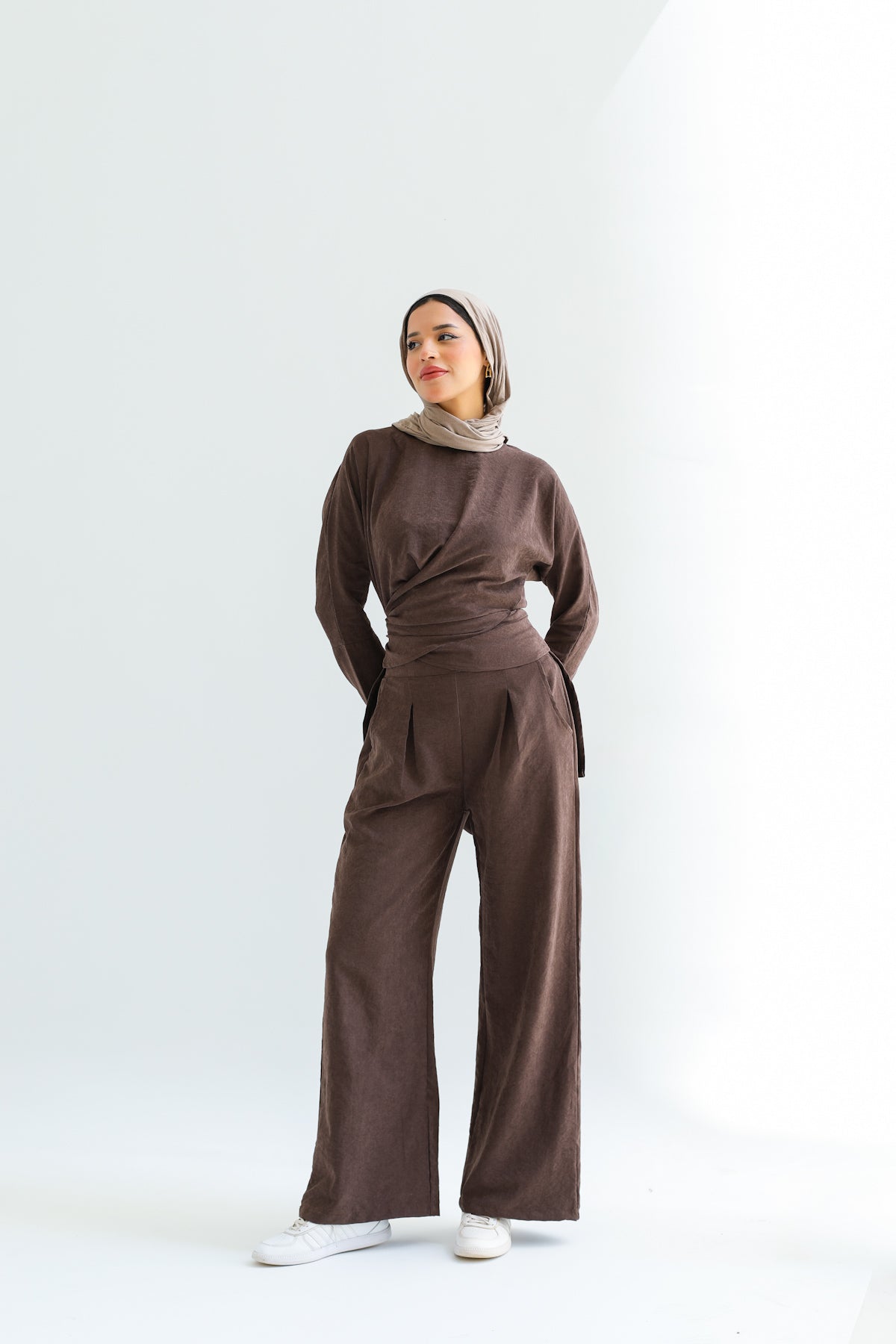 The wrap set in brown