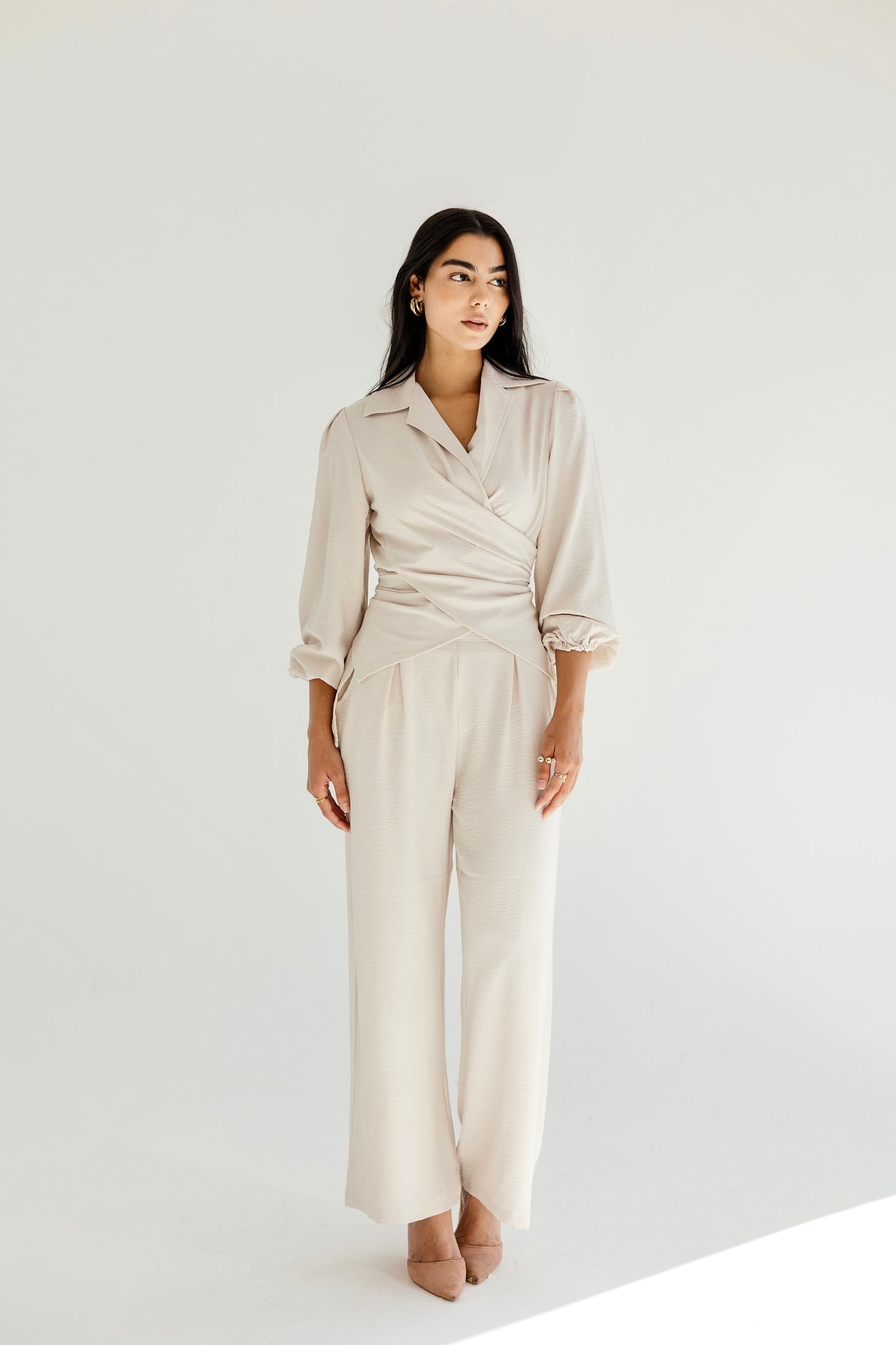 Dazzle shimmer set in beige