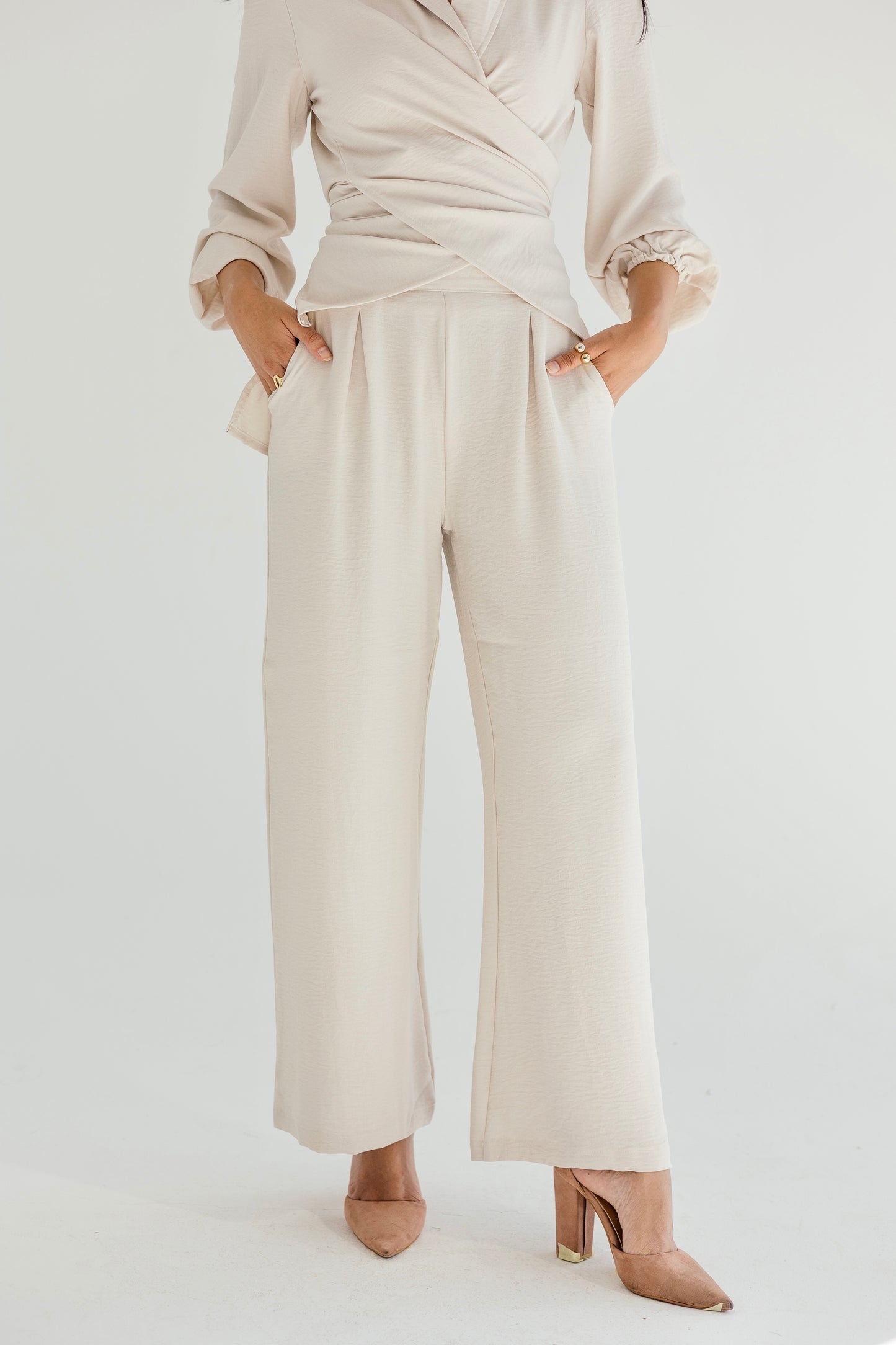 Dazzle shimmer set in beige