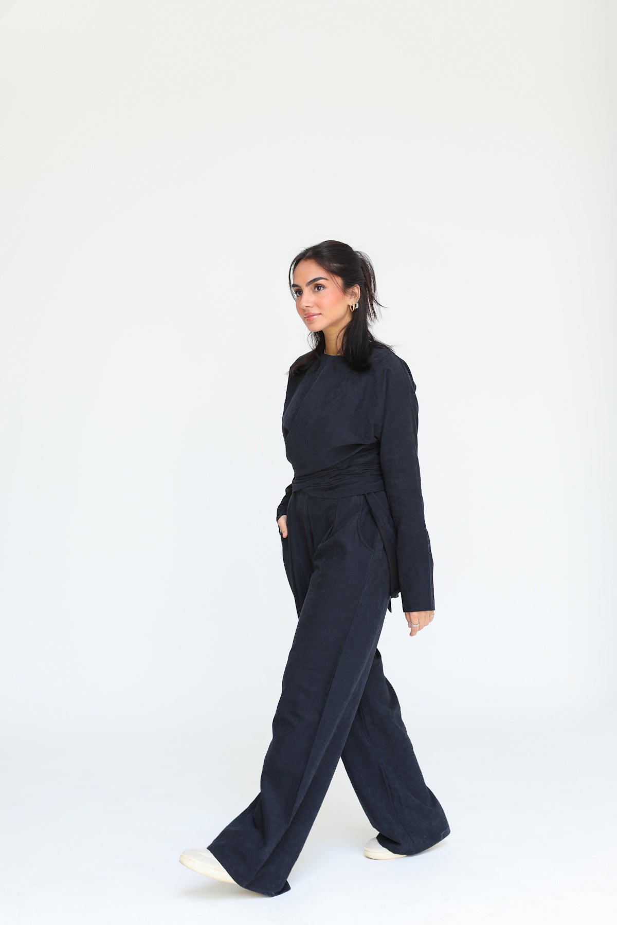 The wrap set in black