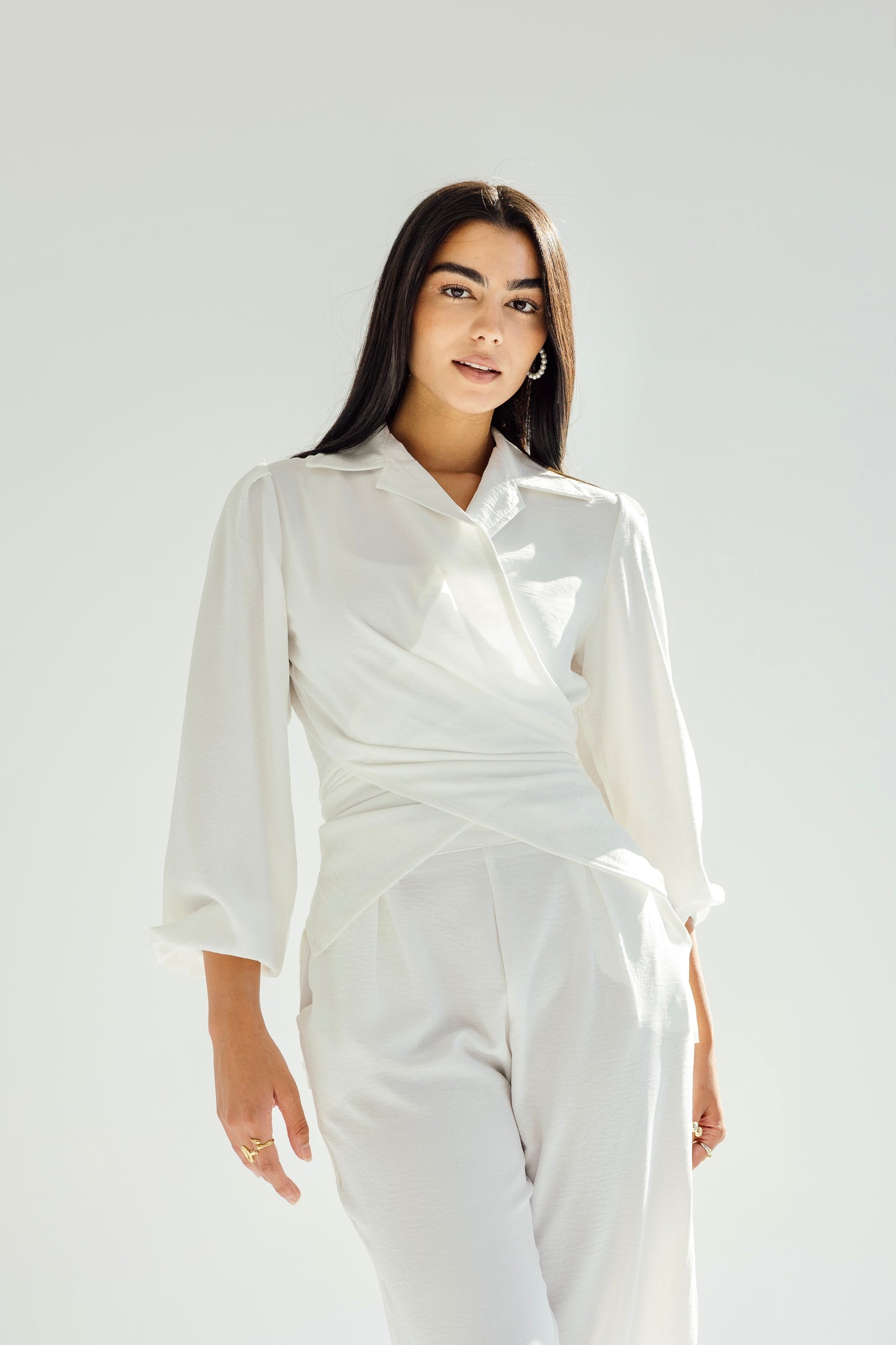 Dazzle shimmer set in white