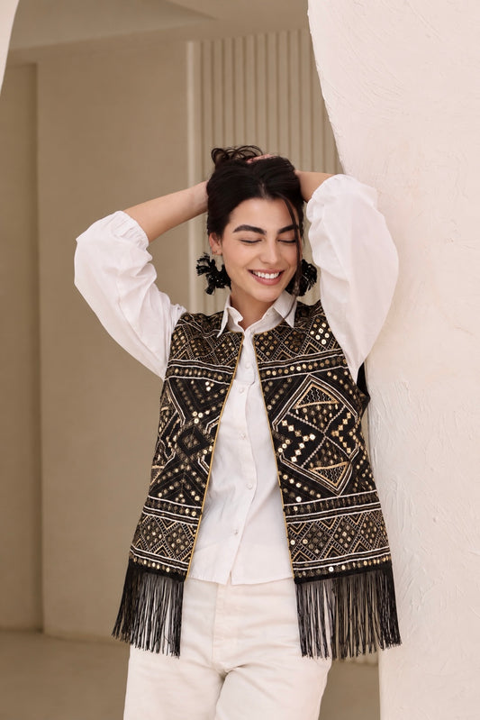 Fringe noir vest in gold