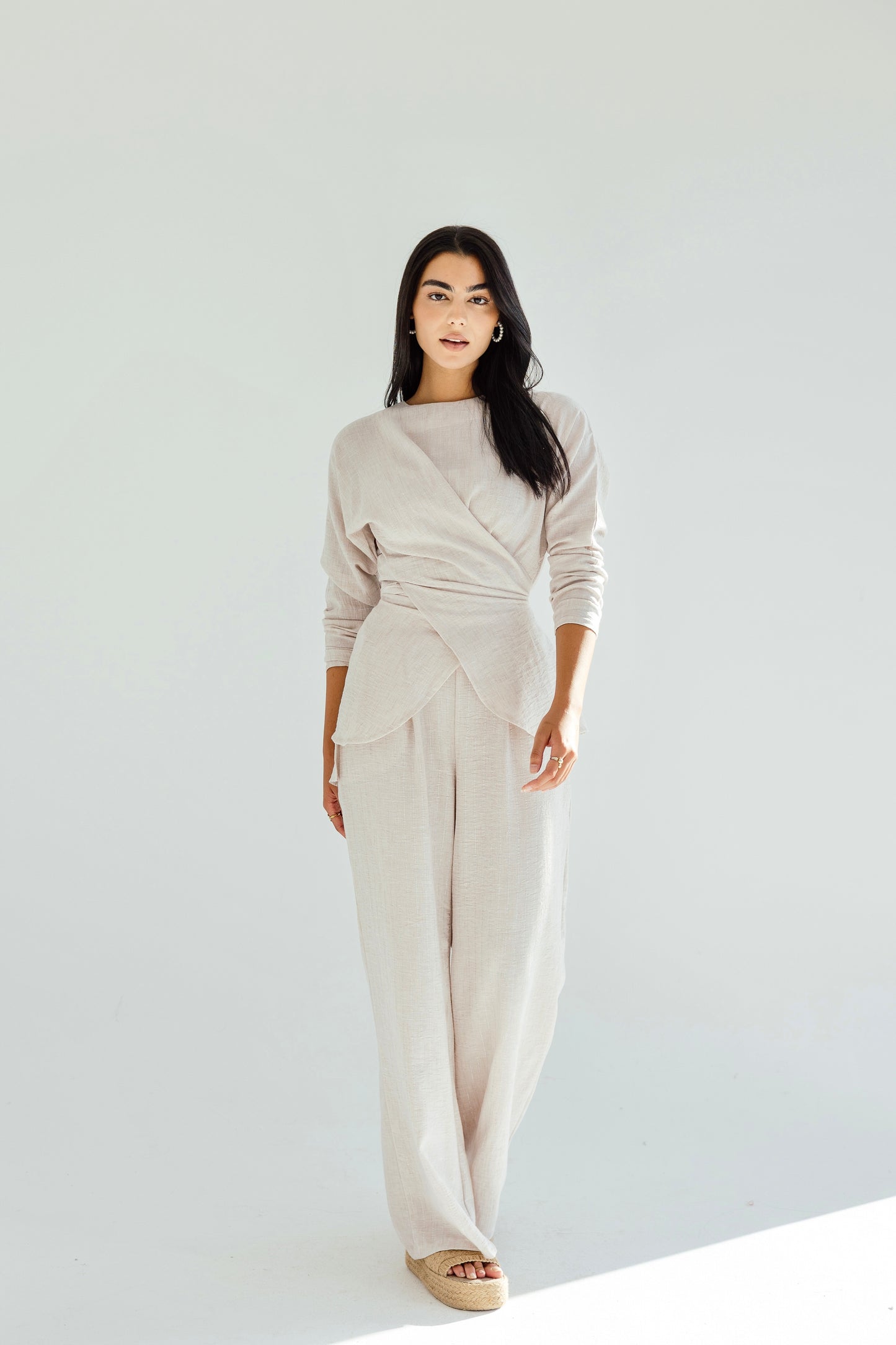 Shine lined wrap set in grayish