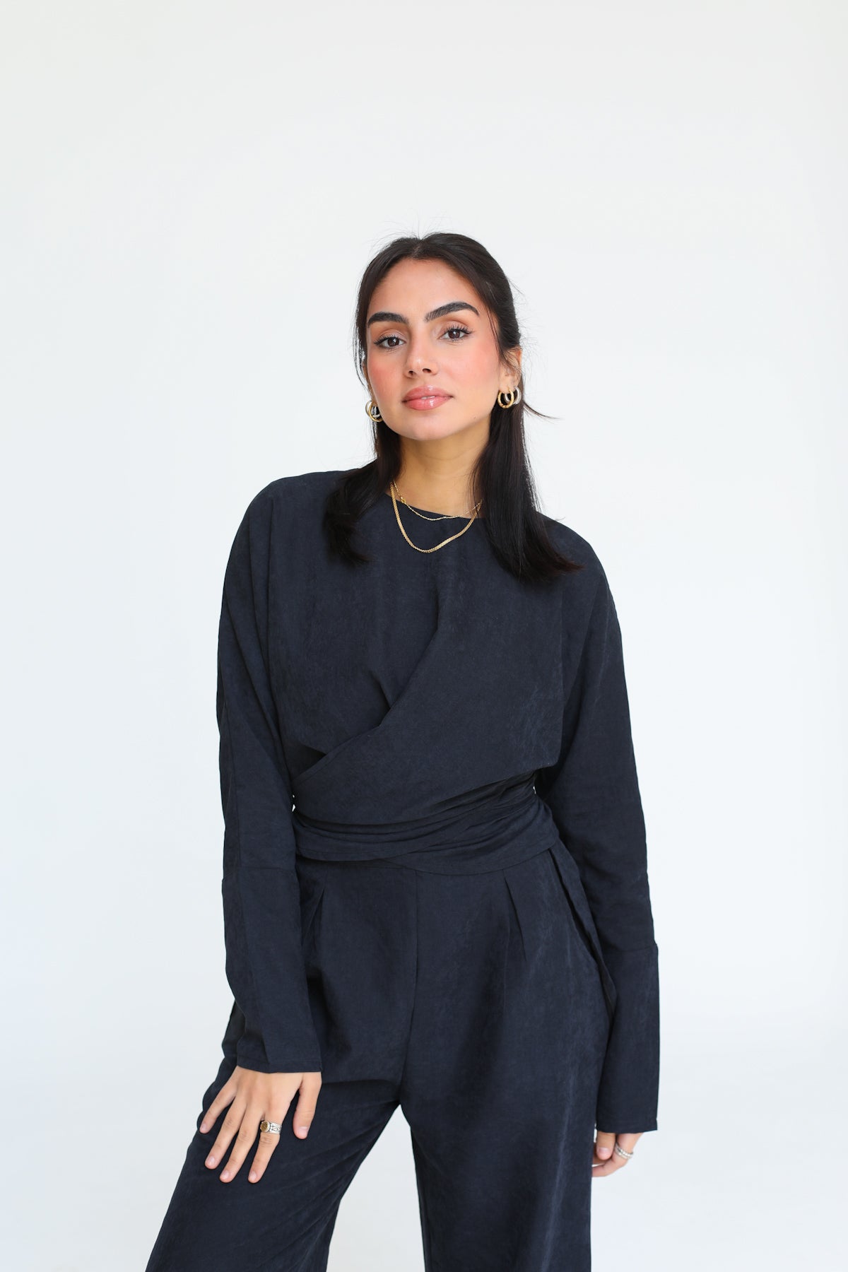 The wrap set in black