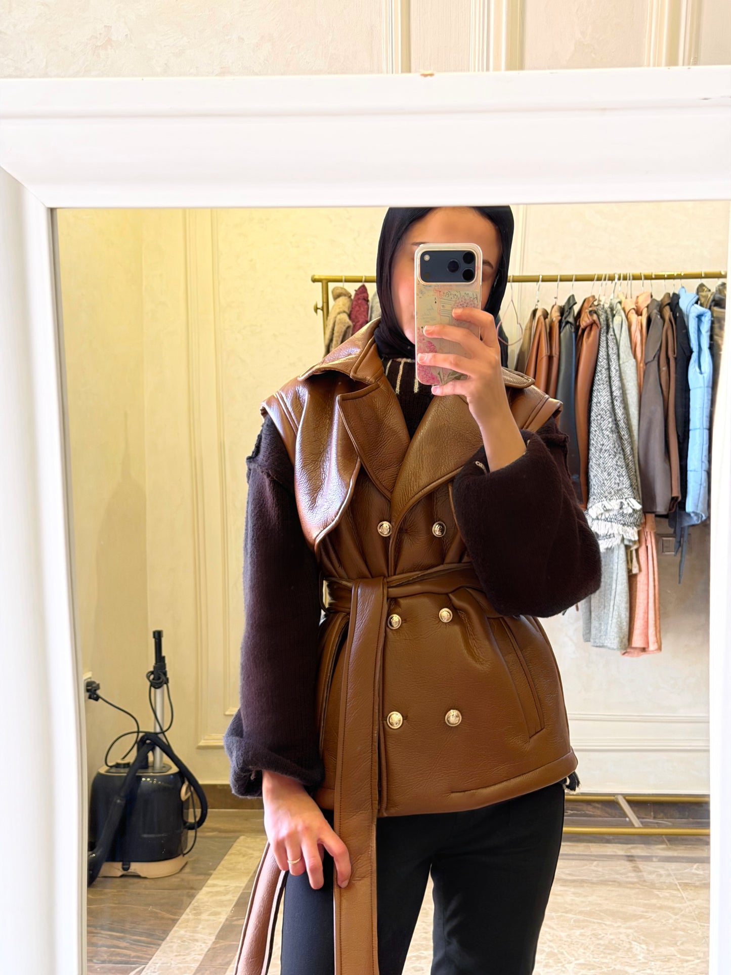 Leather vest padded suede in camel