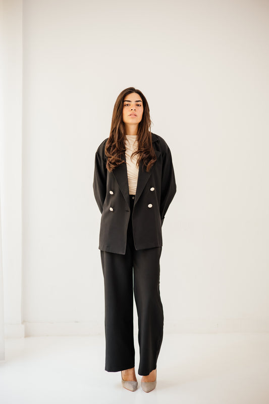 The iconic set in black