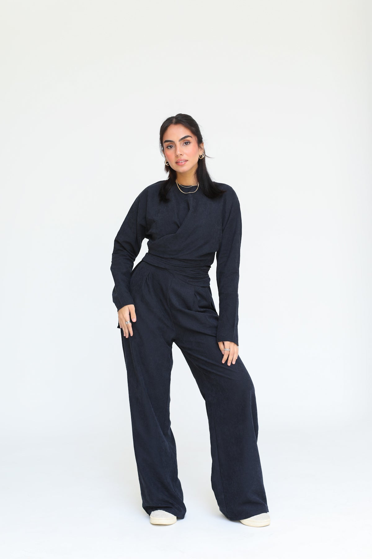 The wrap set in black