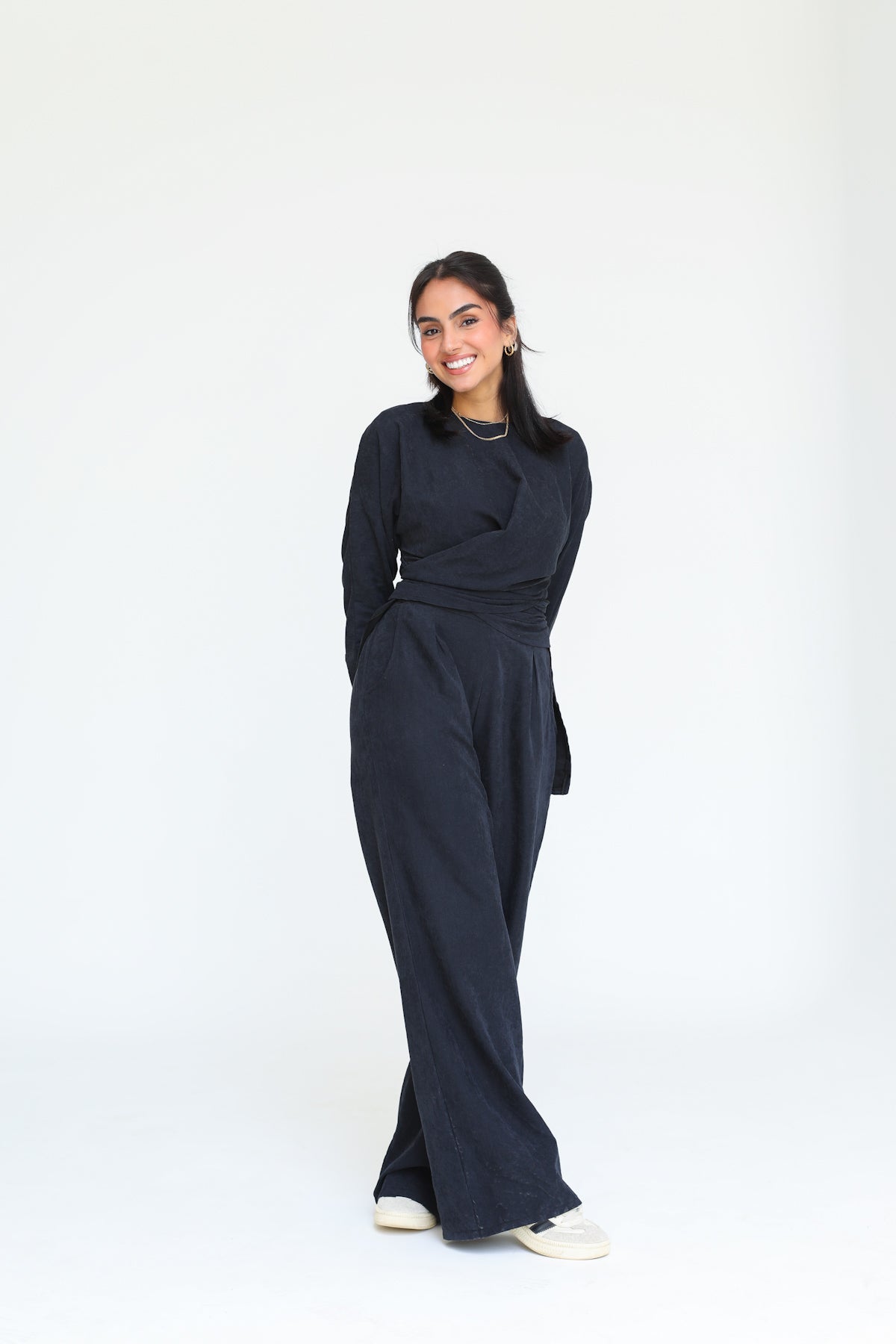 The wrap set in black