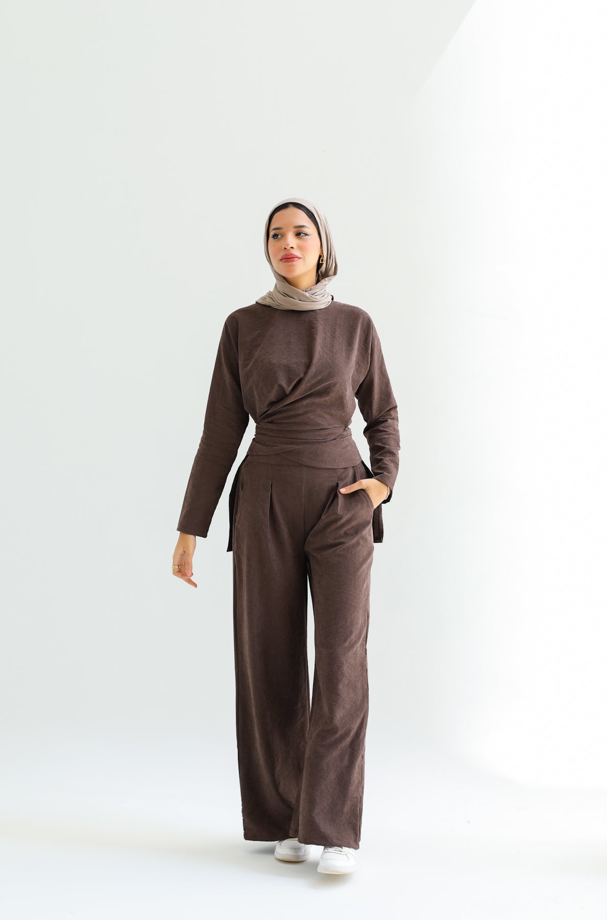 The wrap set in brown