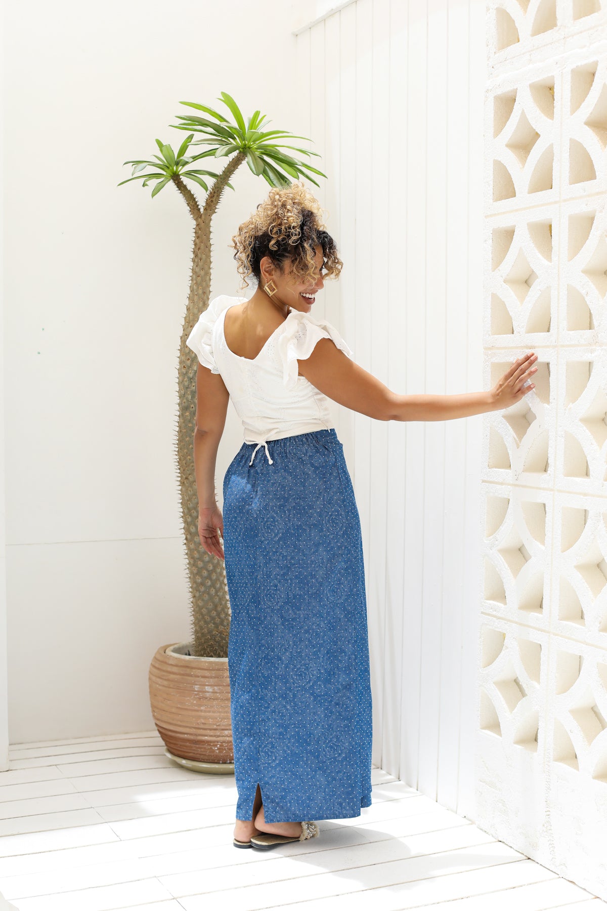 Wrap skirt in dark denim