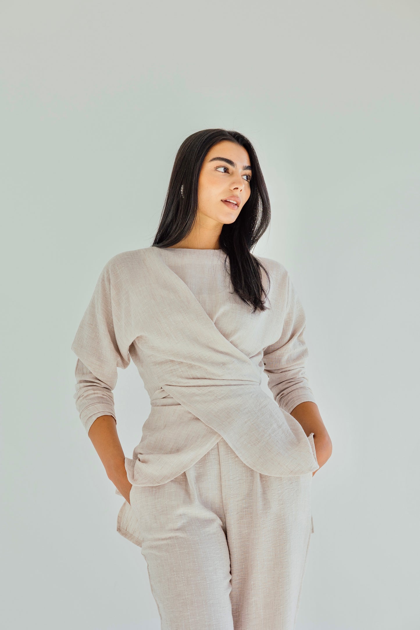 Shine lined wrap set in grayish