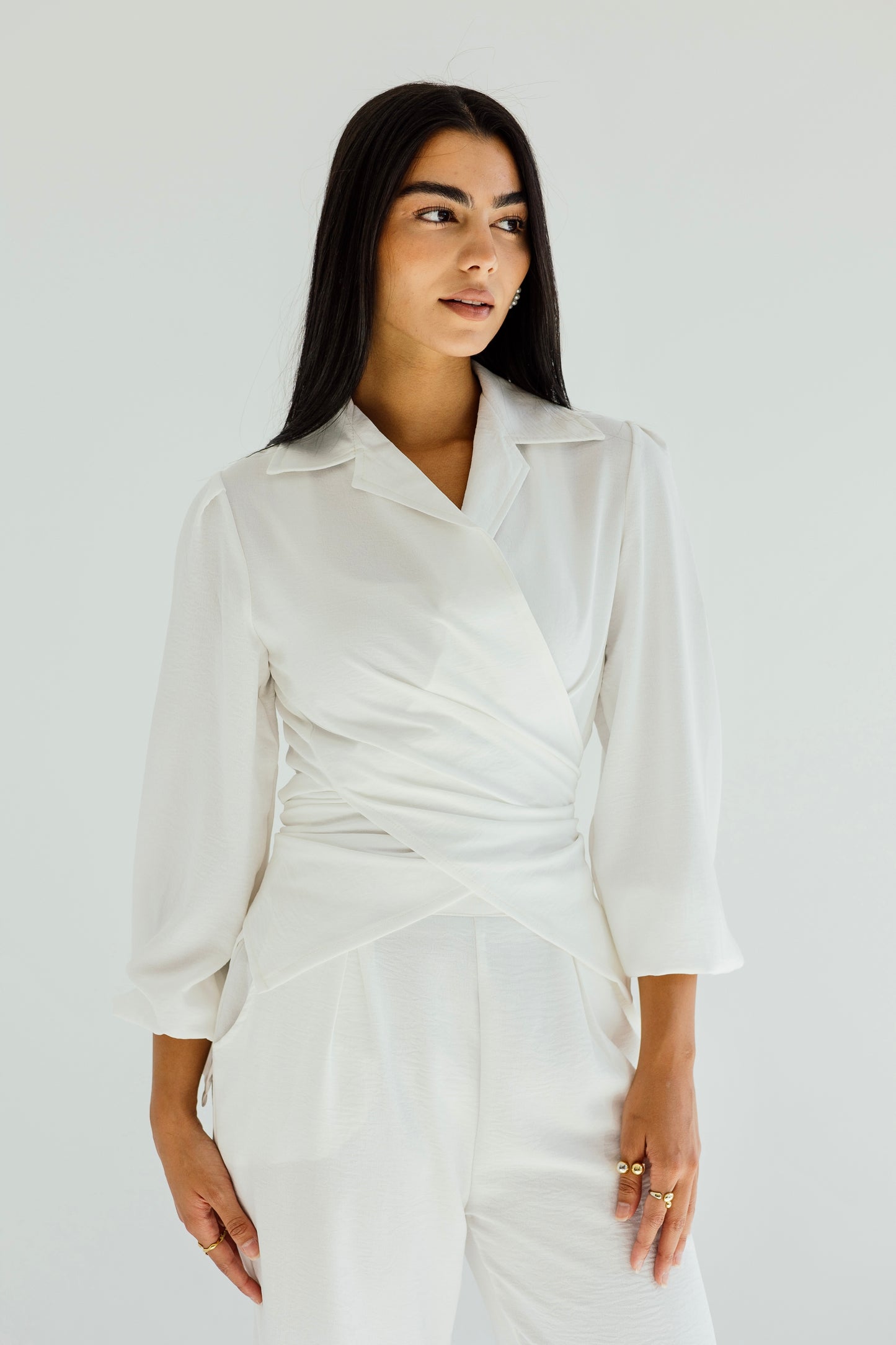 Dazzle shimmer set in white