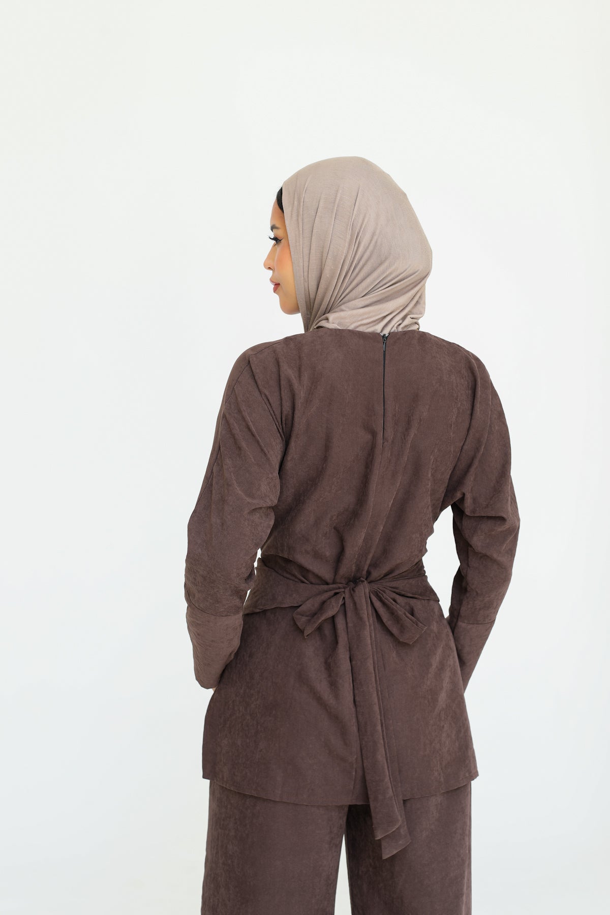 The wrap set in brown