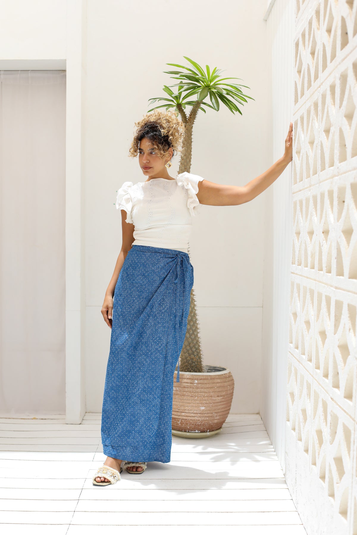 Wrap skirt in dark denim