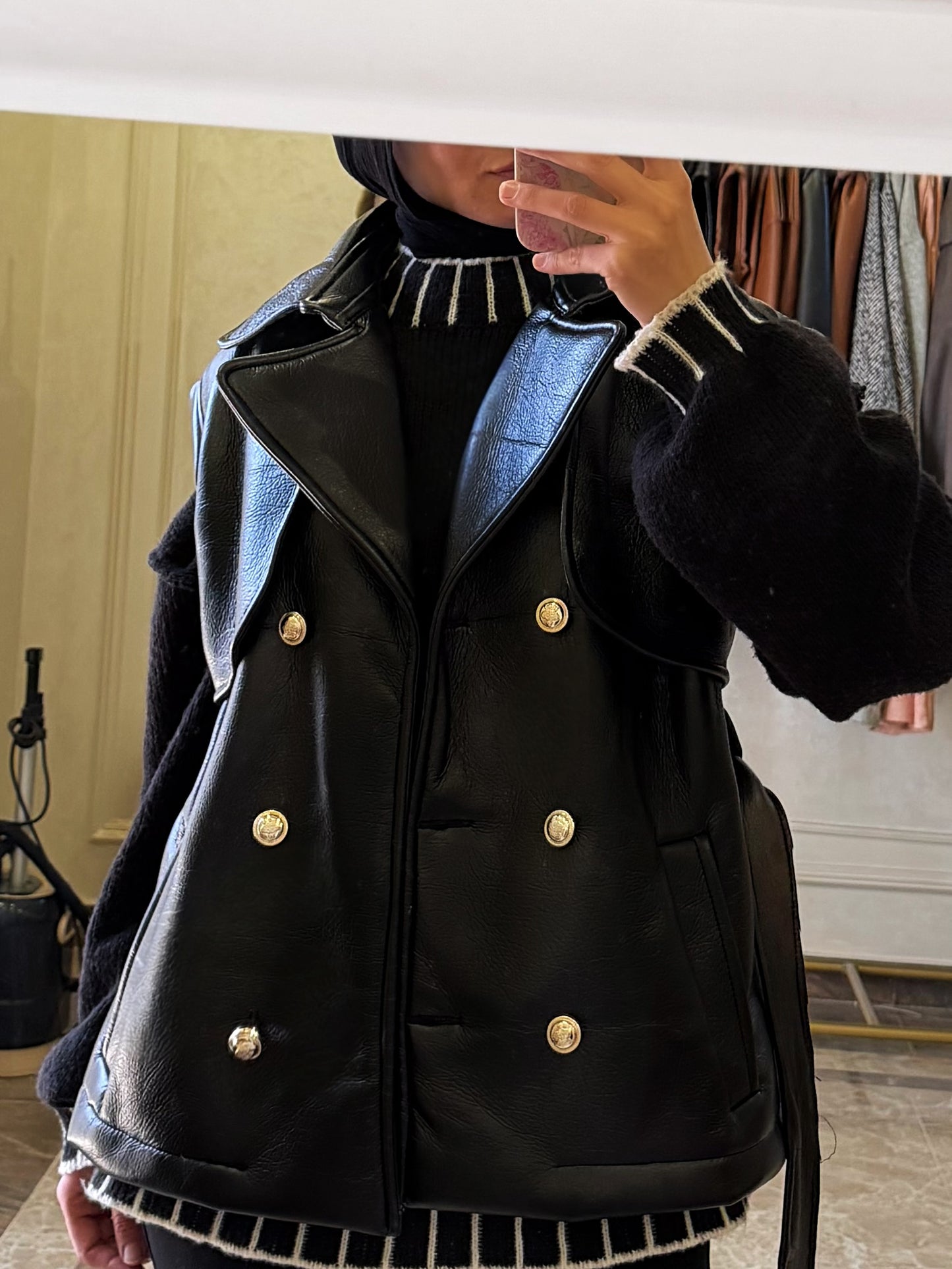 Leather vest padded suede in black