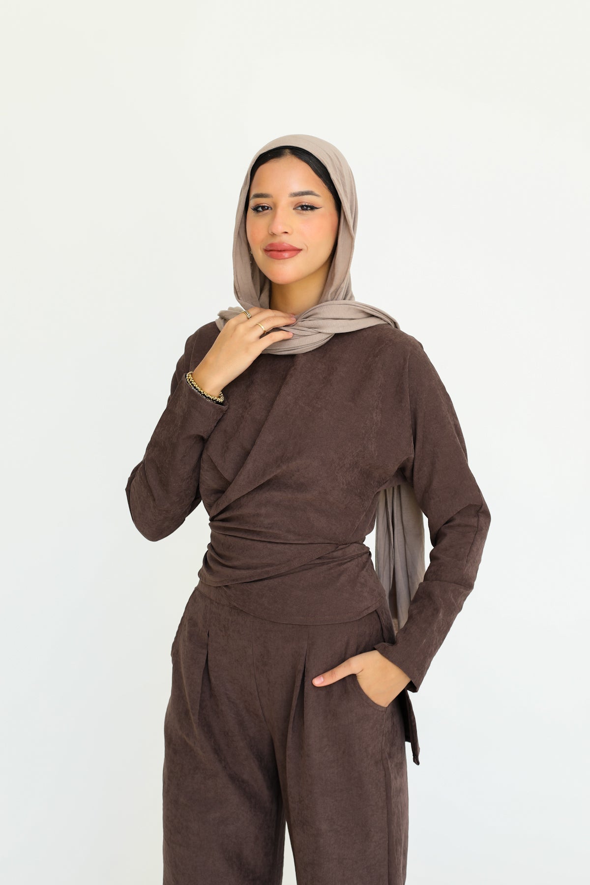 The wrap set in brown