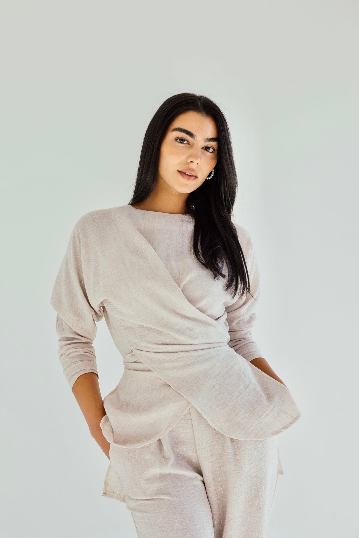 Shine lined wrap set in grayish