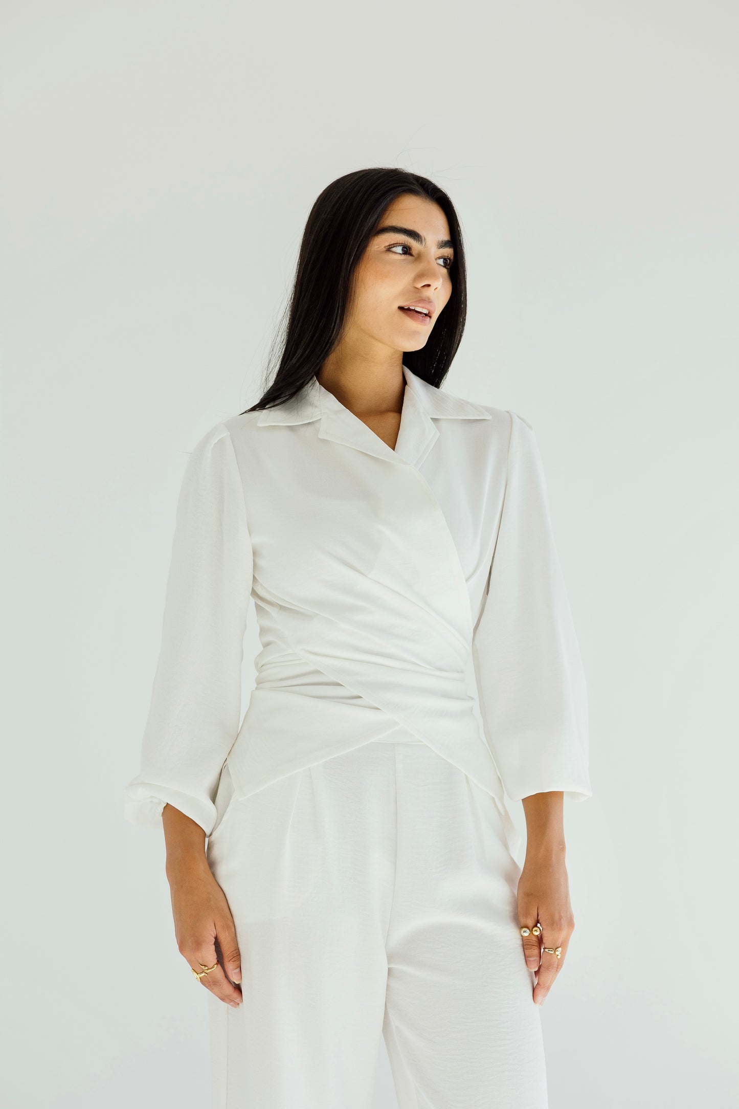 Dazzle shimmer set in white